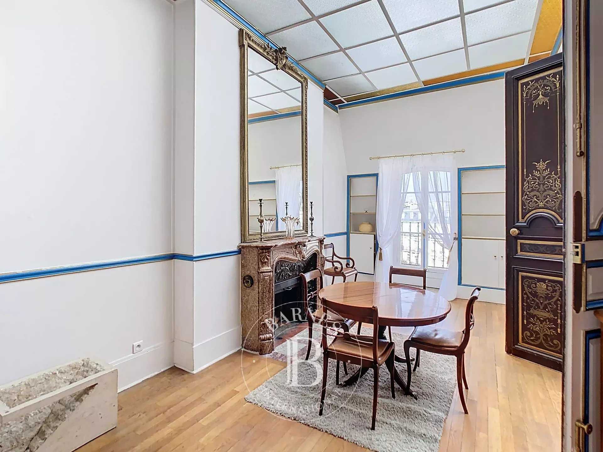 Paris  - Appartement 5 Pièces 3 Chambres