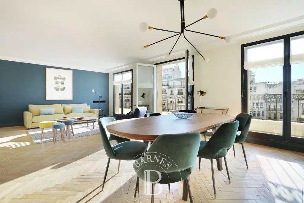 Paris  - Appartement 5 Pièces 2 Chambres