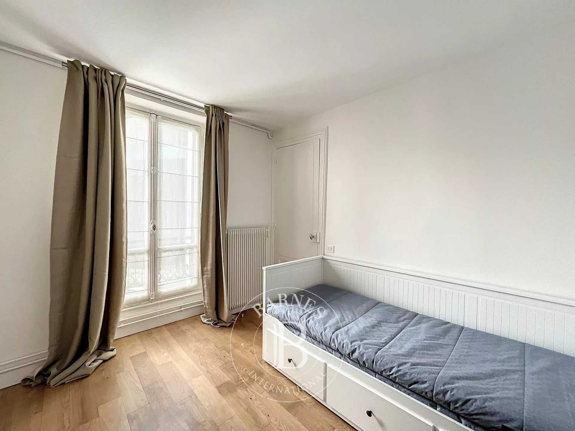 Paris  - Appartement 3 Pi&egrave;ces 2 Chambres