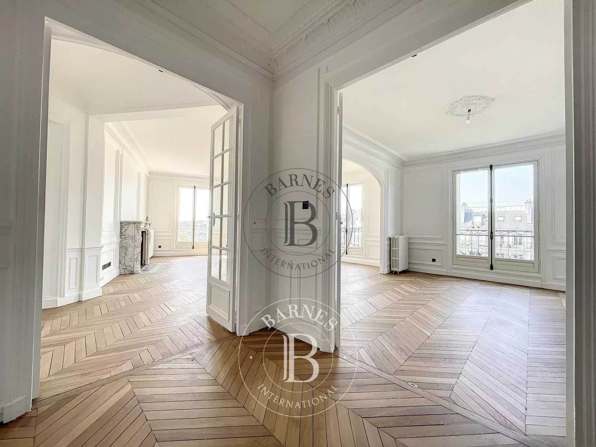 Paris  - Appartement 8 Pièces 5 Chambres