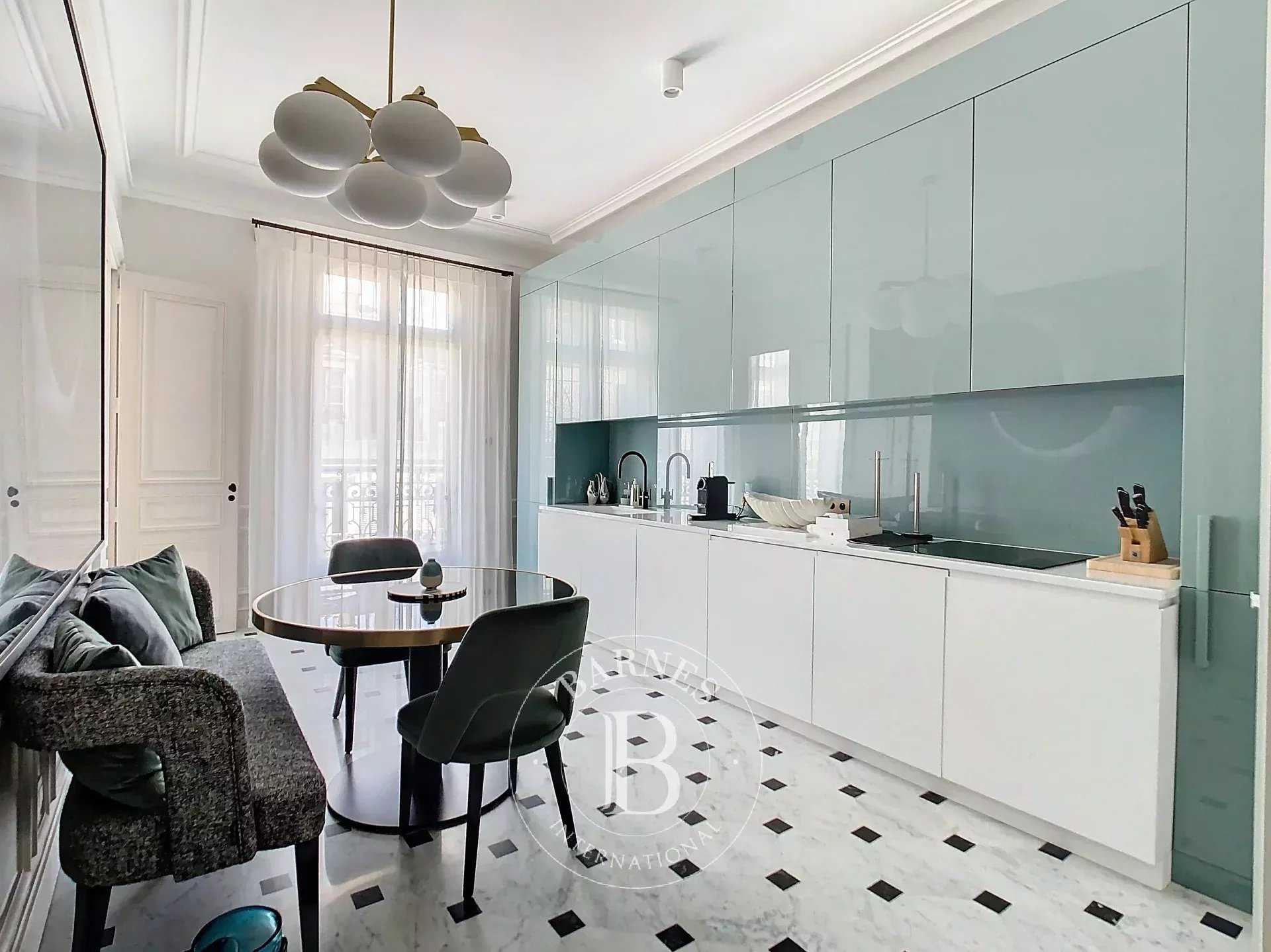 Paris  - Appartement 8 Pi&egrave;ces 5 Chambres