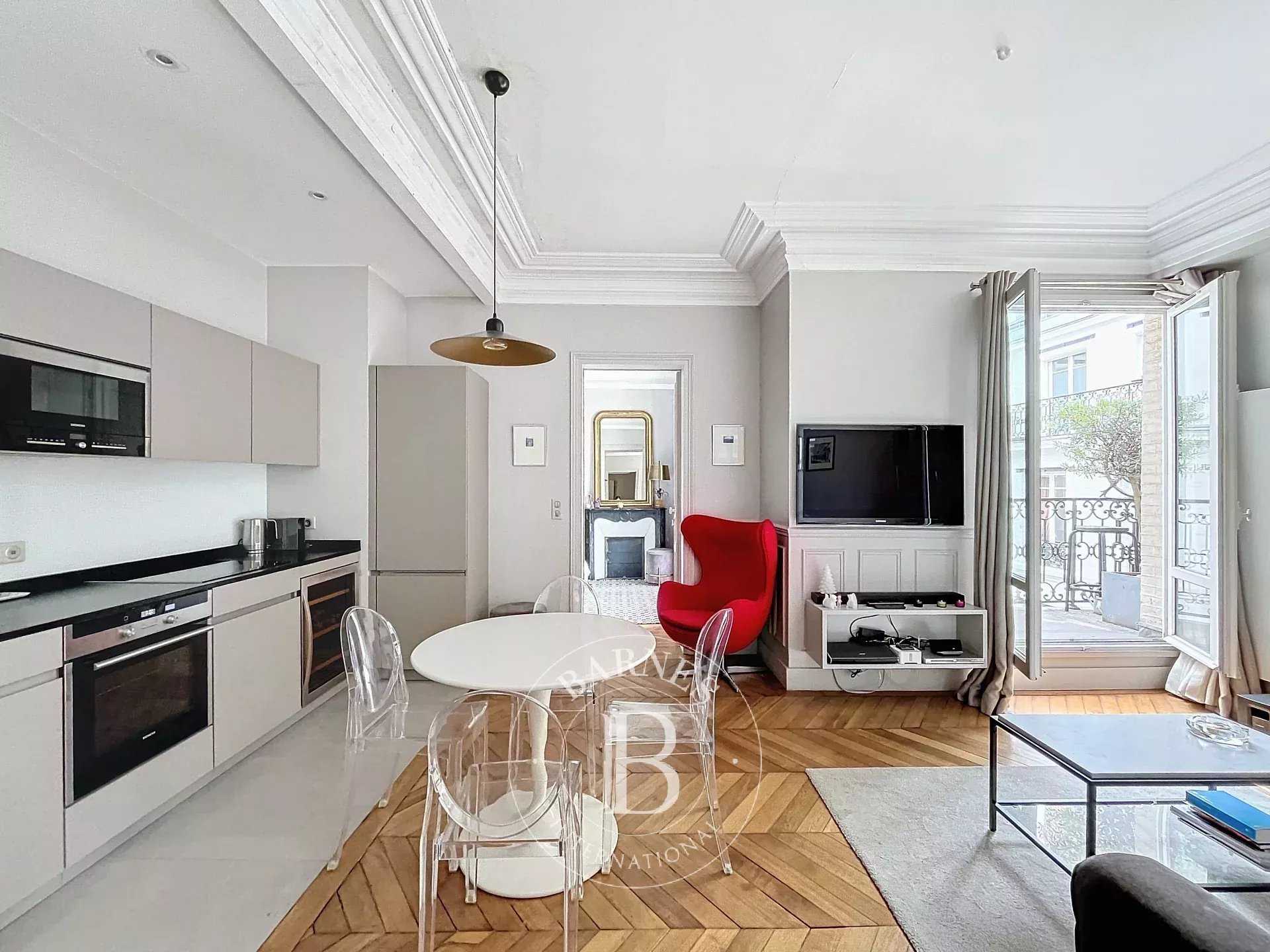 Paris  - Appartement 2 Pièces, 1 Chambre