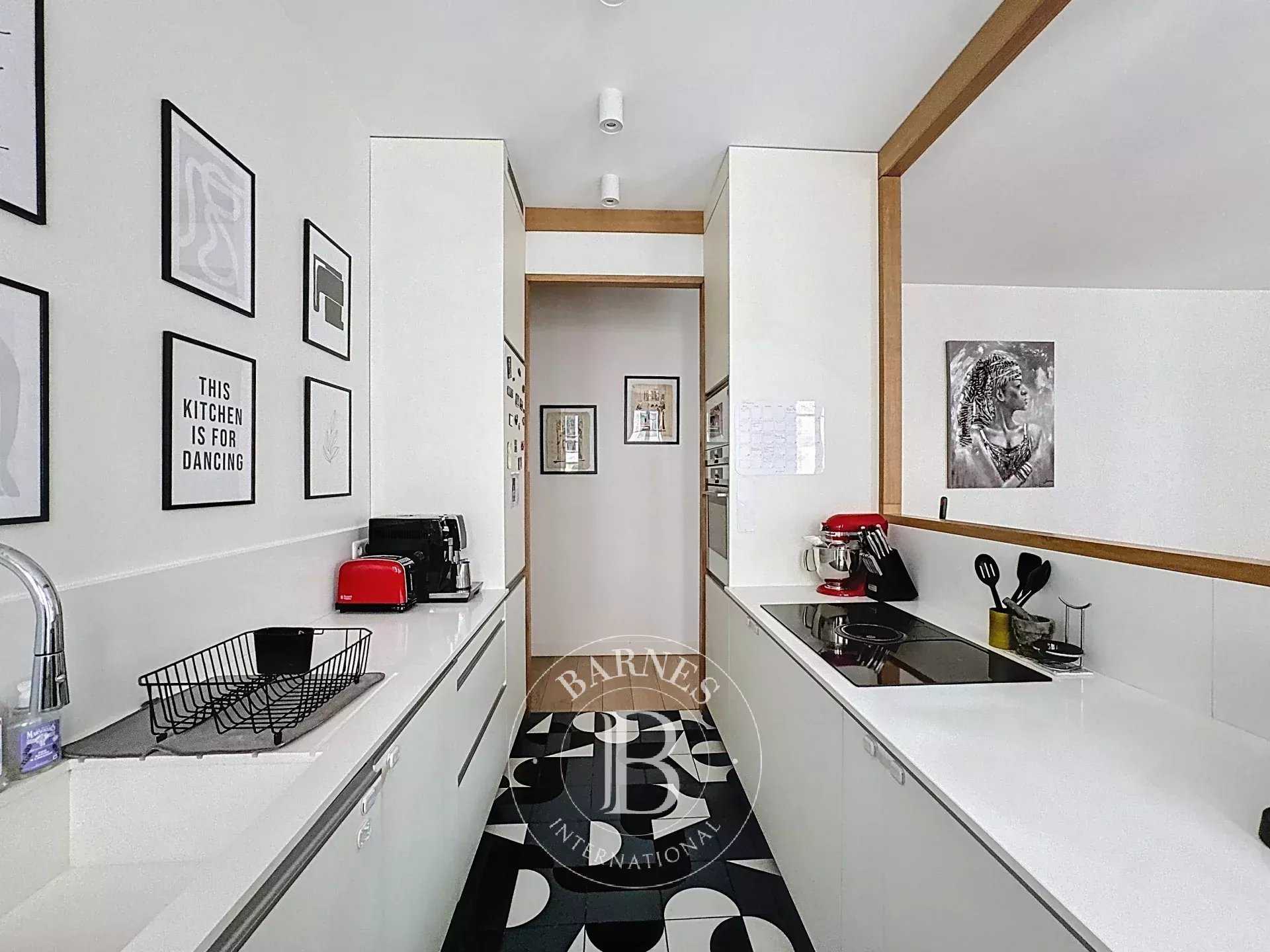 Paris  - Appartement 4 Pi&egrave;ces 3 Chambres