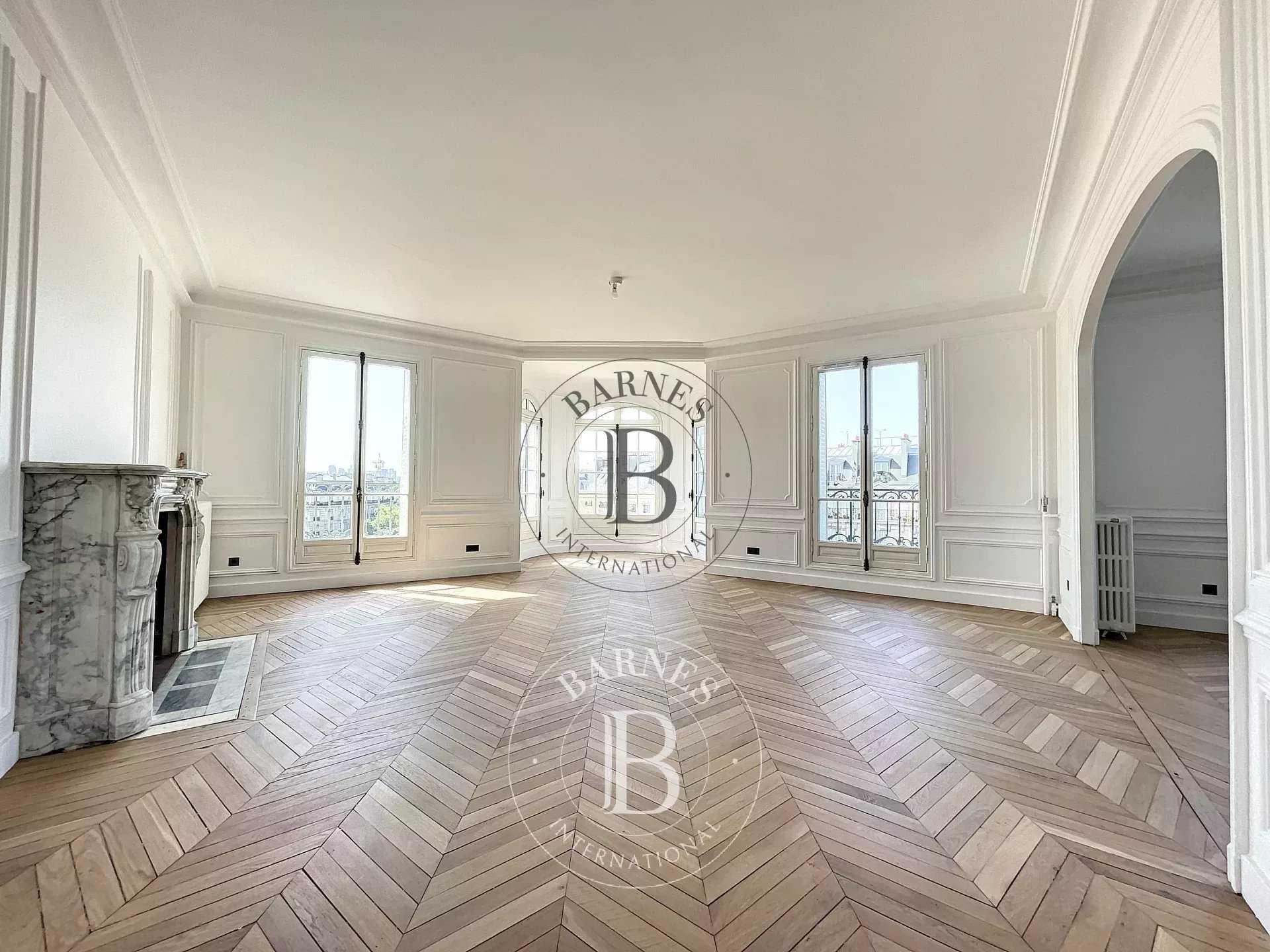 Paris  - Appartement 8 Pièces 5 Chambres