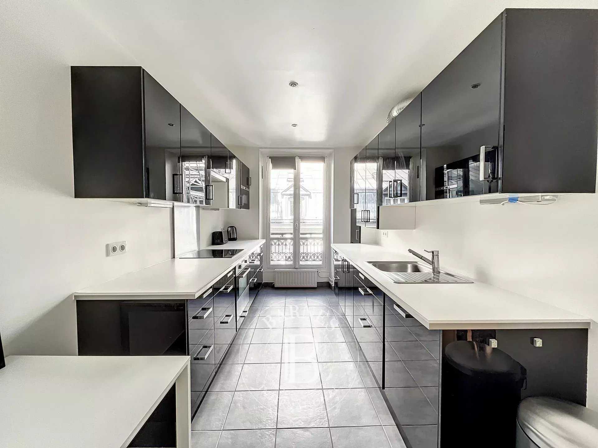 Paris  - Appartement 3 Pi&egrave;ces 2 Chambres