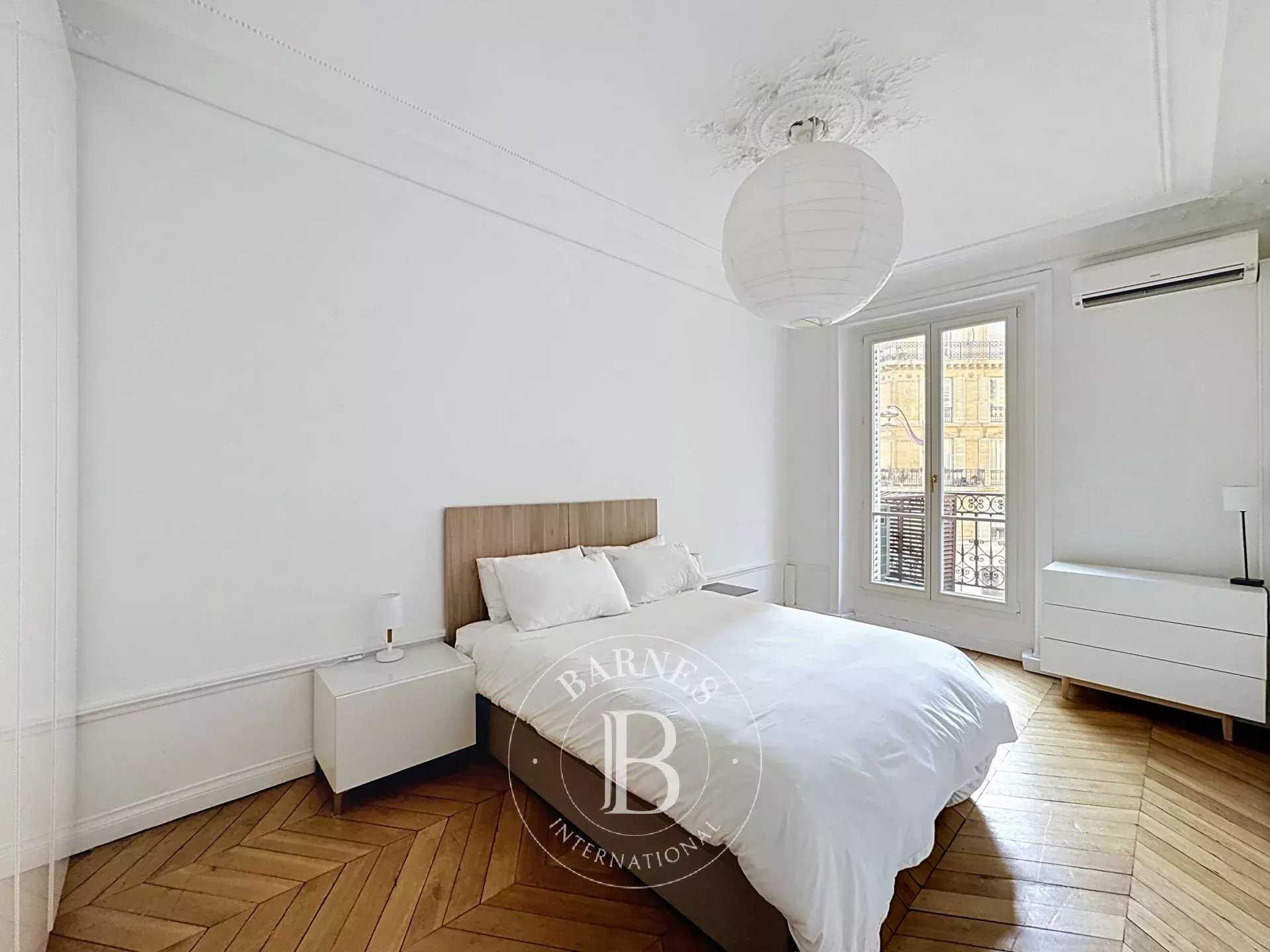 Paris  - Appartement 5 Pi&egrave;ces 2 Chambres