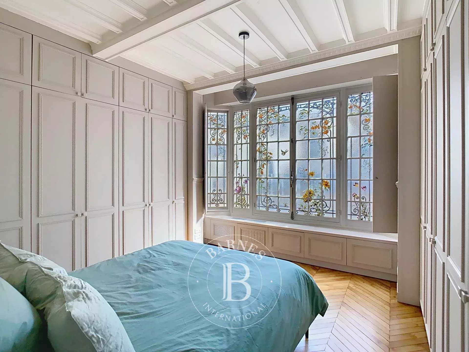 Paris  - Appartement 5 Pi&egrave;ces 3 Chambres