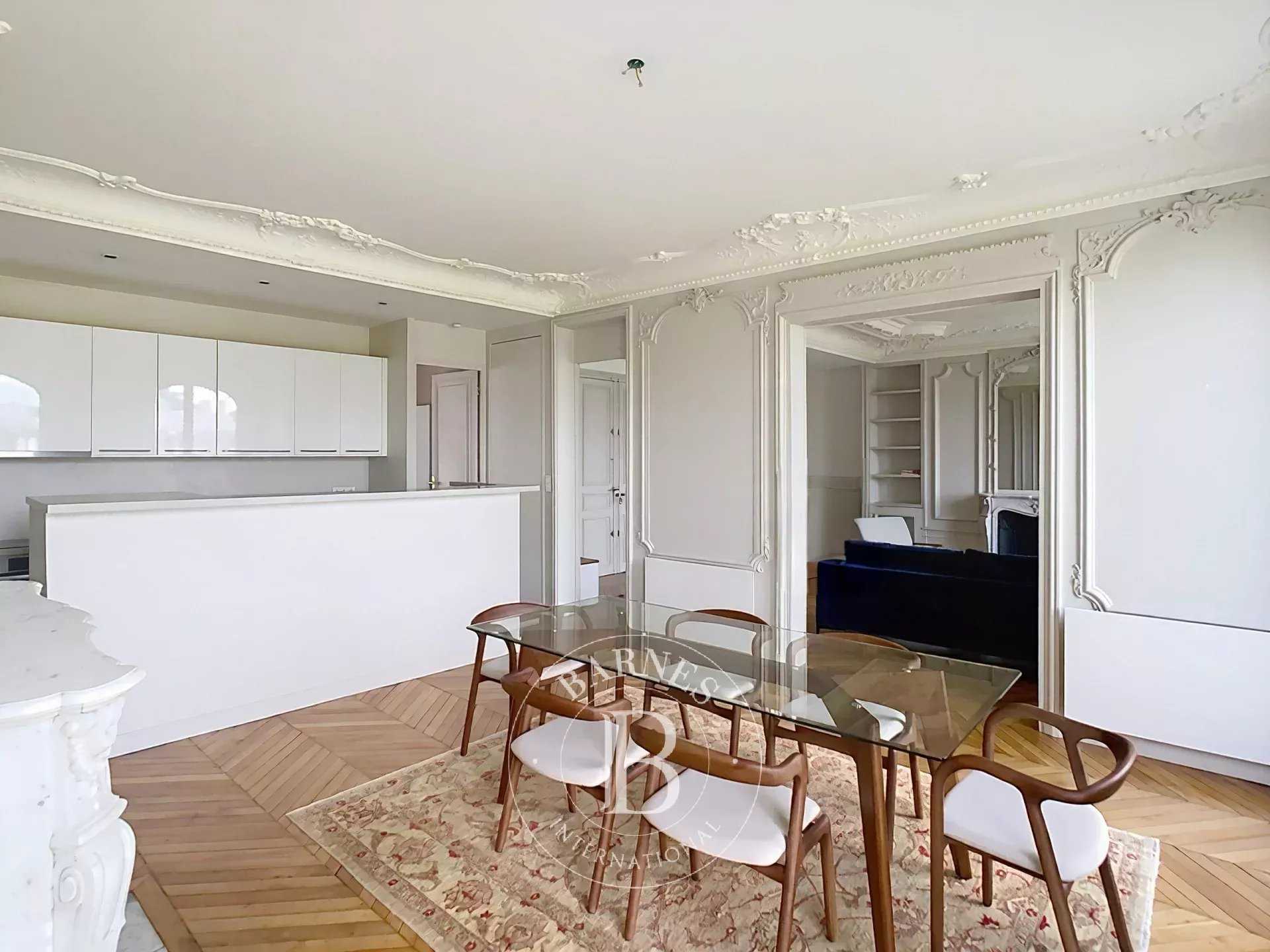 Paris  - Appartement 5 Pi&egrave;ces 3 Chambres