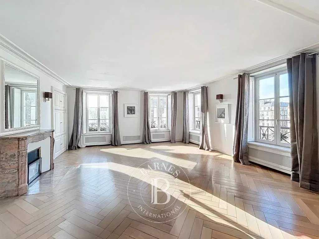 Paris  - Appartement 9 Pièces 6 Chambres