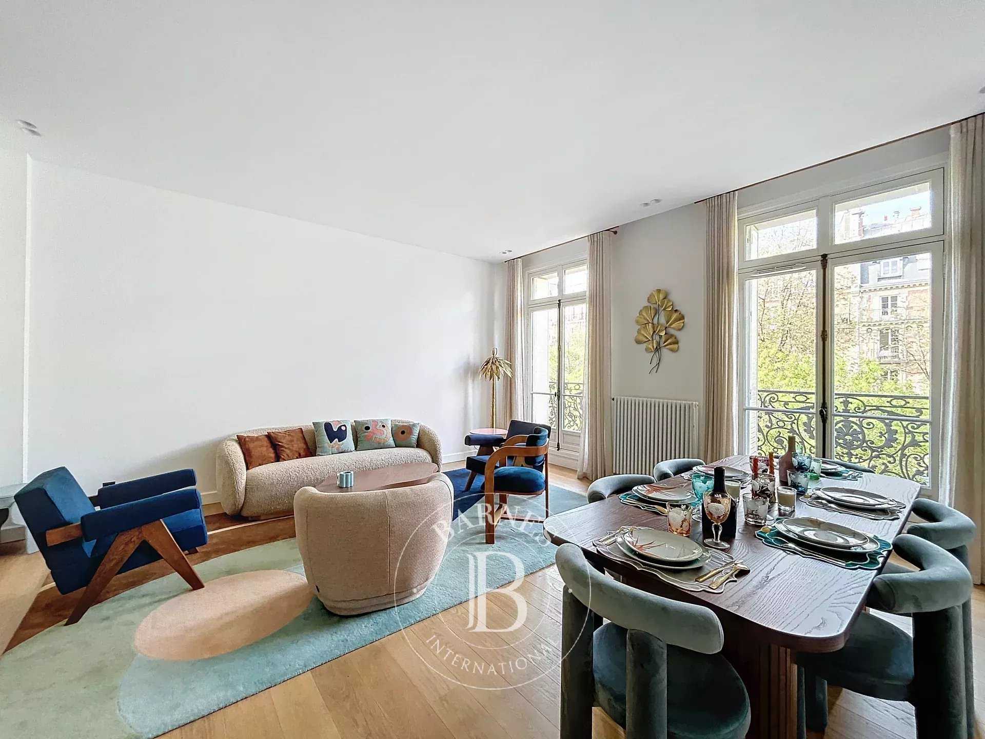 Paris  - Appartement 5 Pièces 4 Chambres