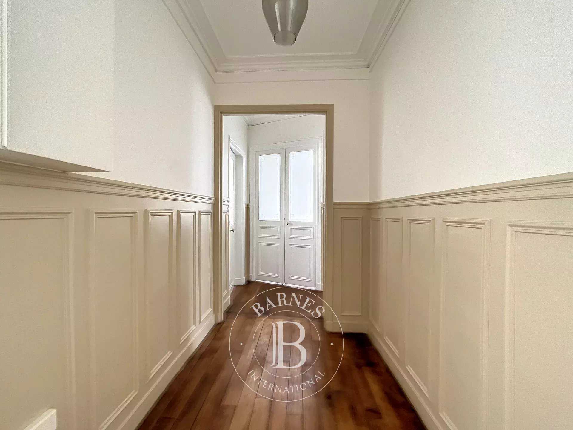 Paris  - Appartement 3 Pi&egrave;ces 2 Chambres