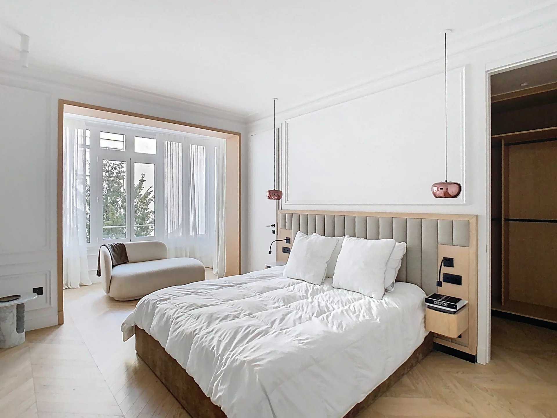 Paris  - Appartement 4 Pi&egrave;ces 3 Chambres