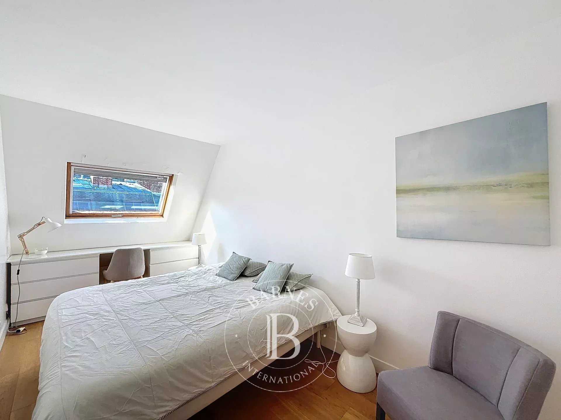 Paris  - Appartement 2 Pièces, 1 Chambre