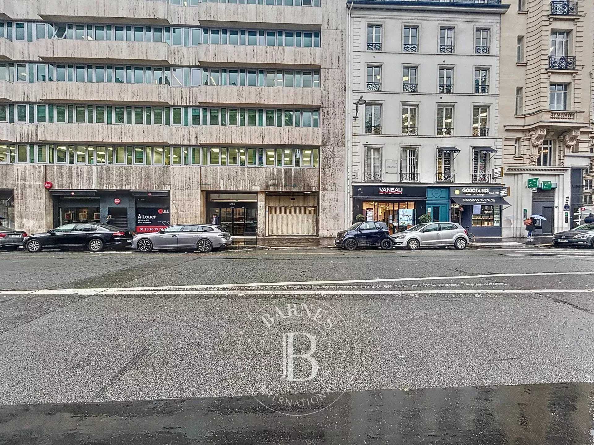 Paris  - Estacionamiento 