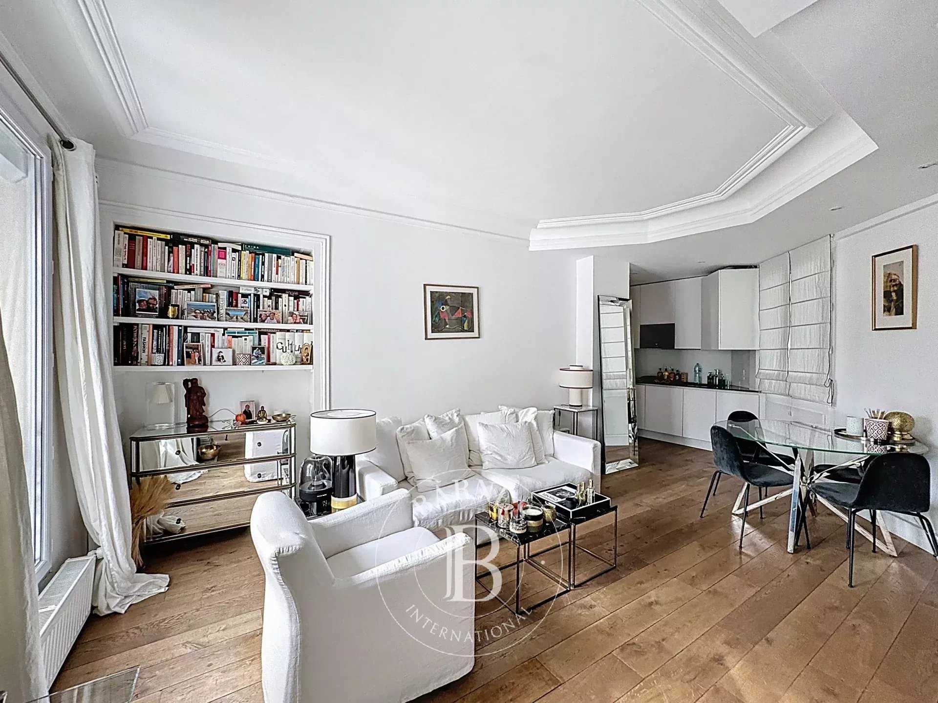 Apartment Paris 75008  -  ref 86615198 (picture 1)