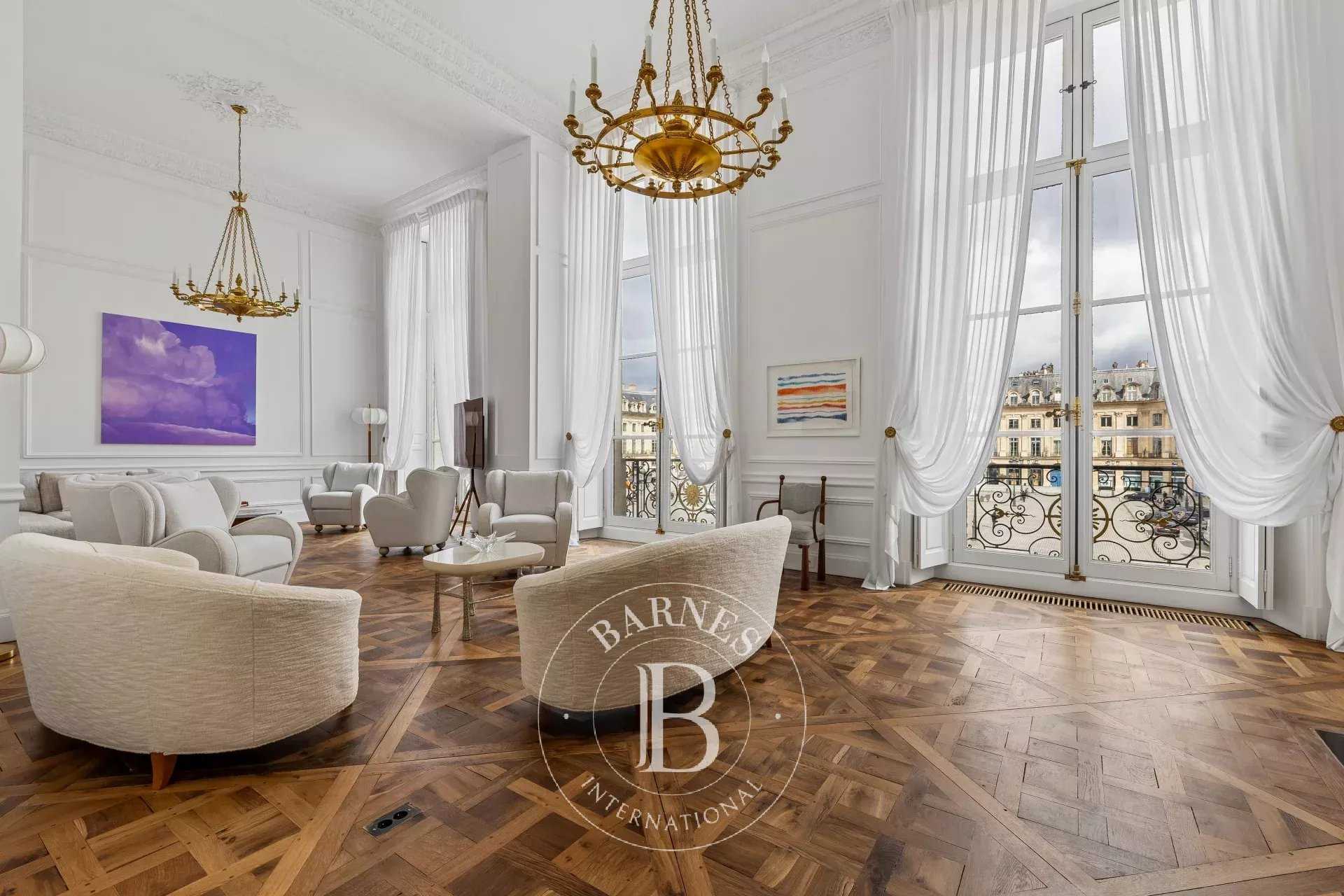 Duplex Paris 75001  -  ref 2765878 (picture 2)