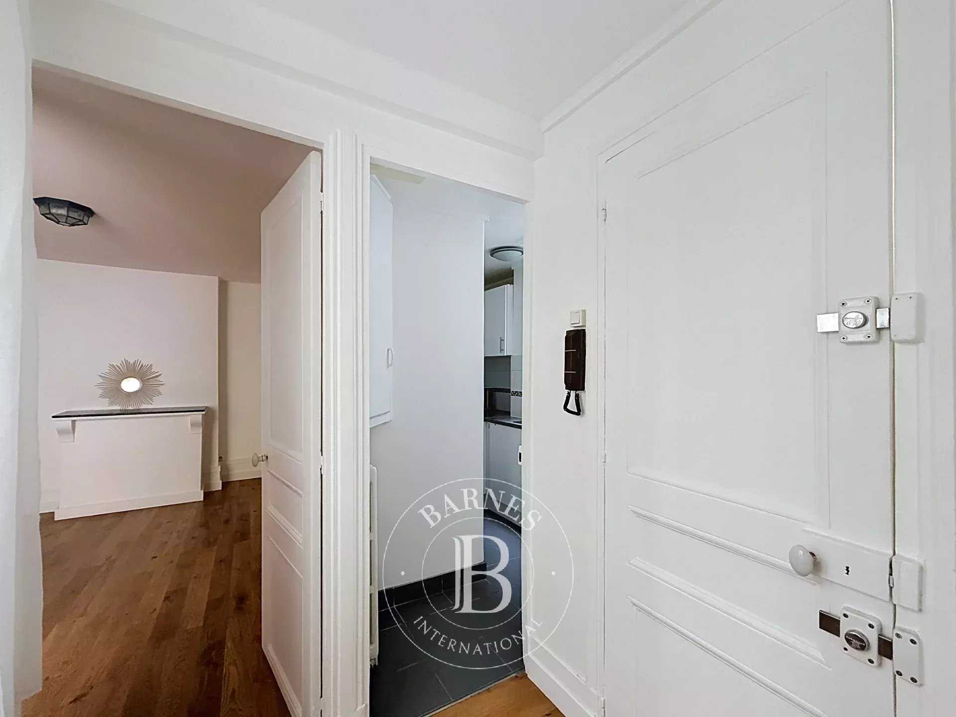Appartement Paris 75008  -  ref 83068340 (picture 2)