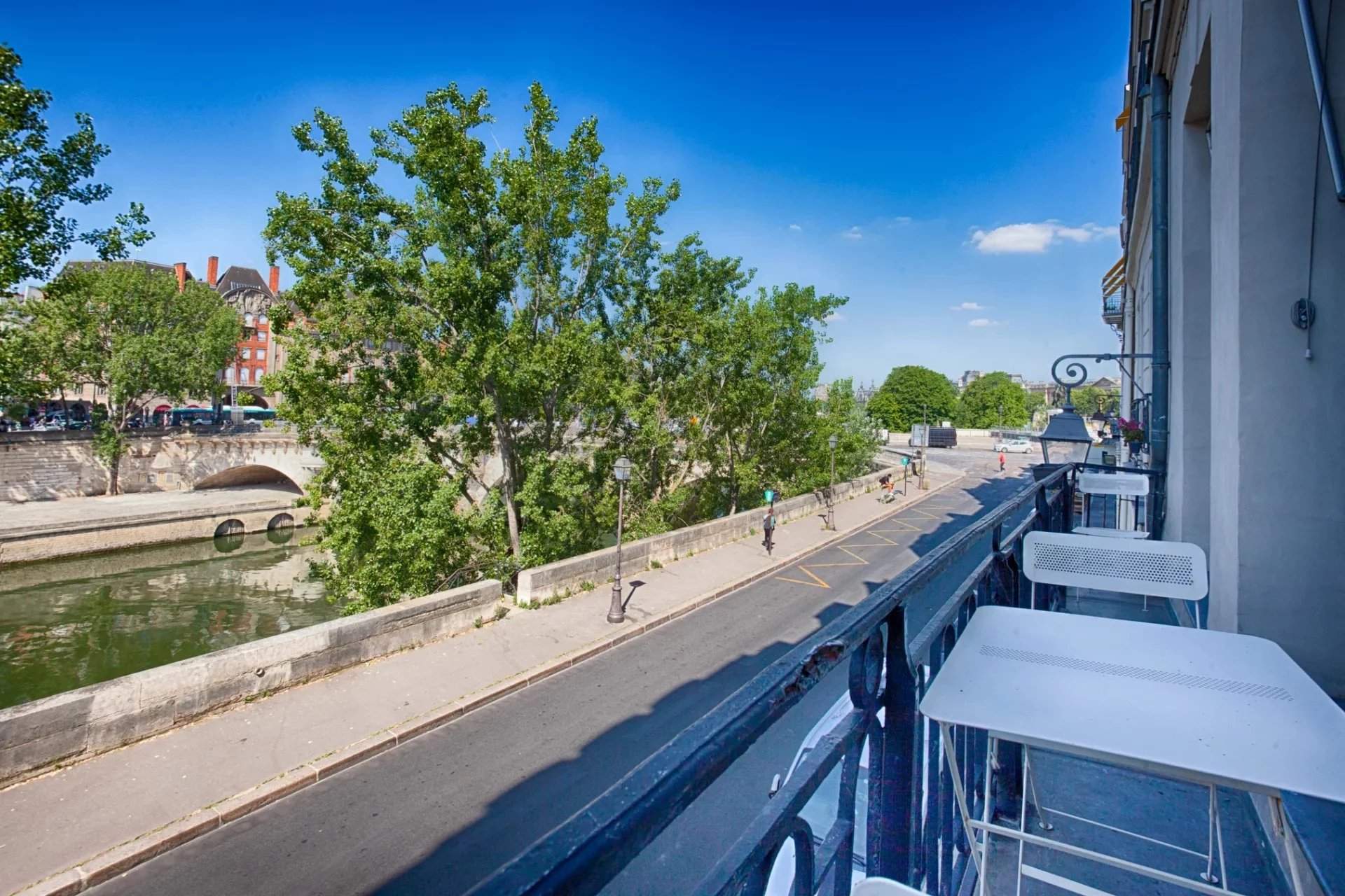 Paris  - Duplex 3 Pi&egrave;ces 2 Chambres - picture 2