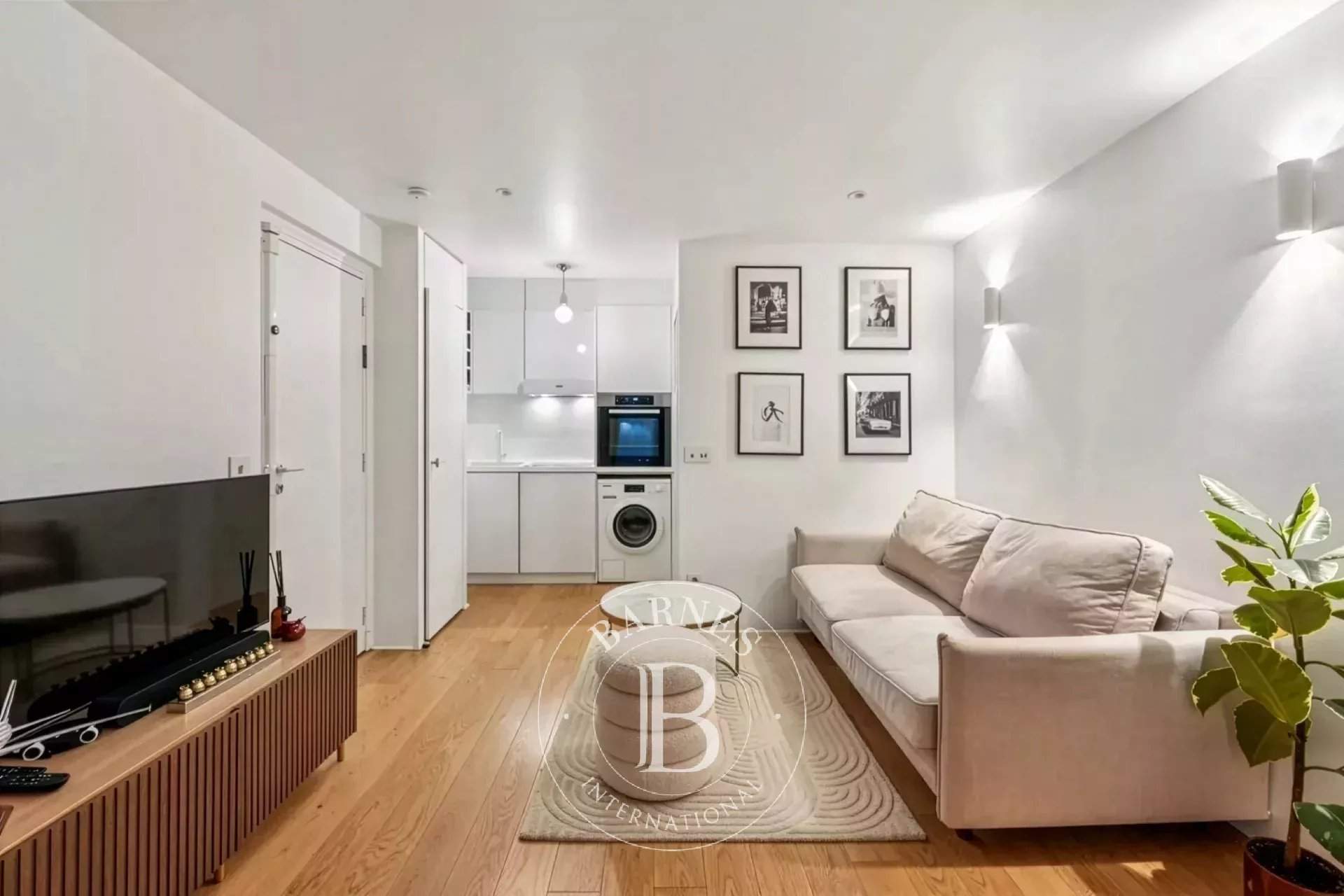 Paris  - Appartement 2 Pi&egrave;ces, 1 Chambre - picture 1