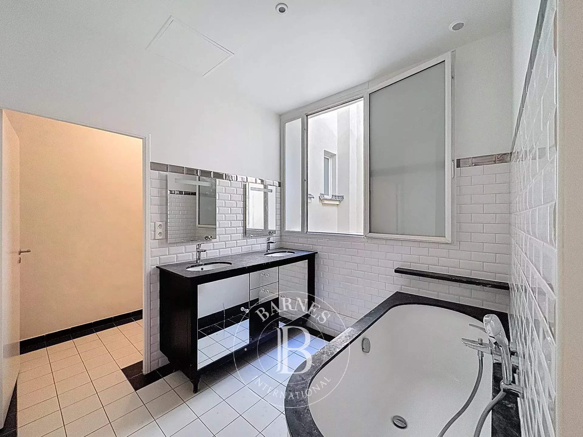 Paris  - Appartement 6 Pi&egrave;ces 3 Chambres - picture 10