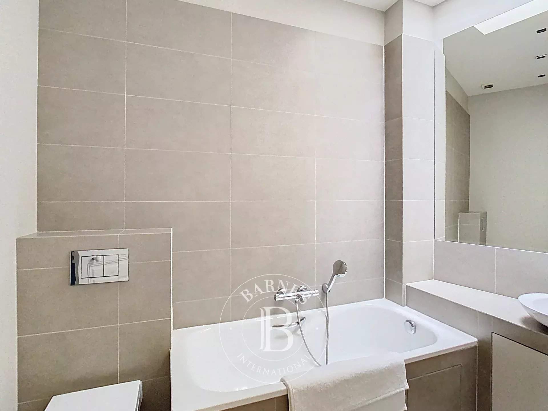 Paris  - Appartement 5 Pi&egrave;ces 3 Chambres - picture 12