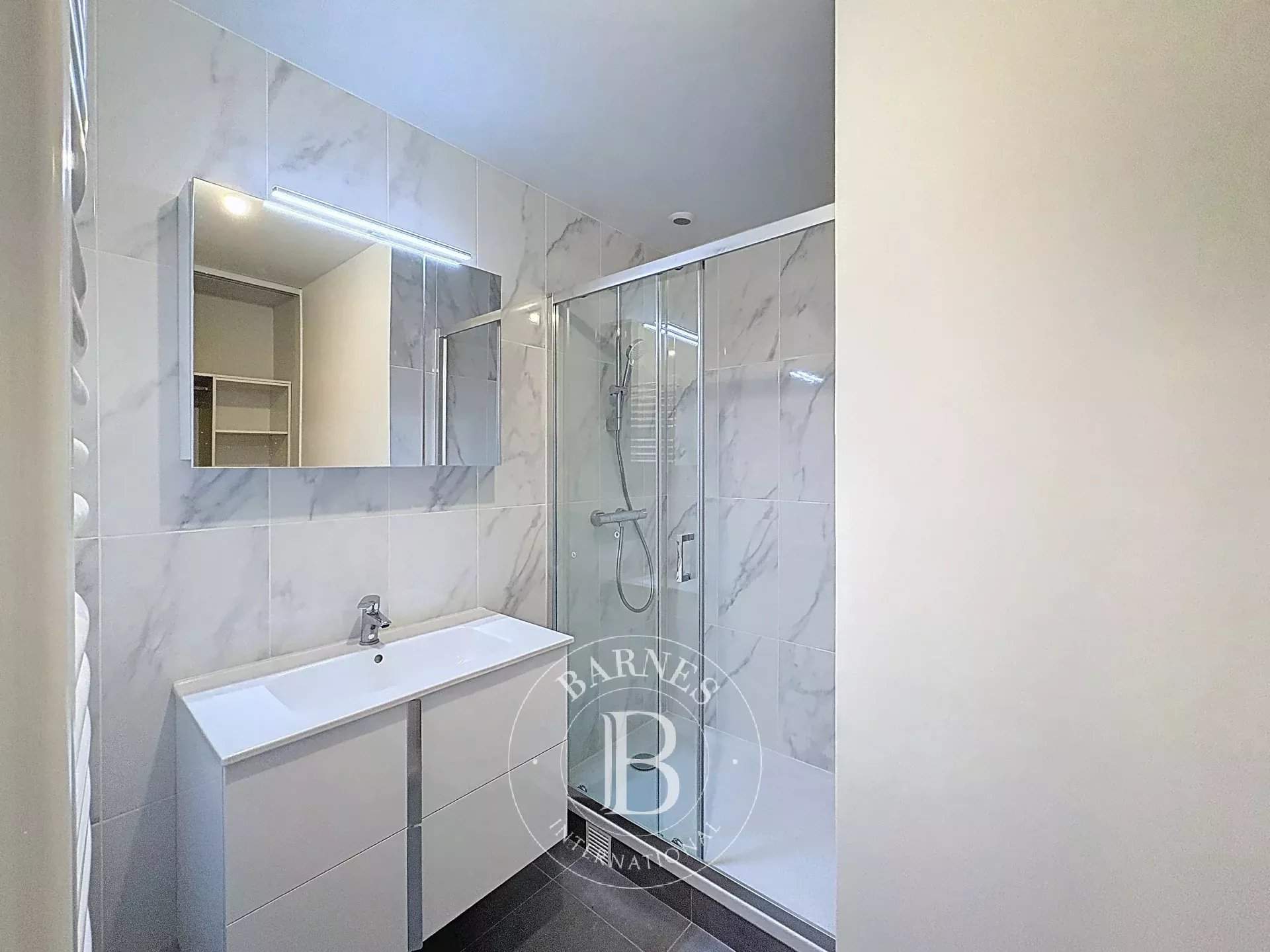 Paris  - Appartement 6 Pi&egrave;ces 3 Chambres - picture 9