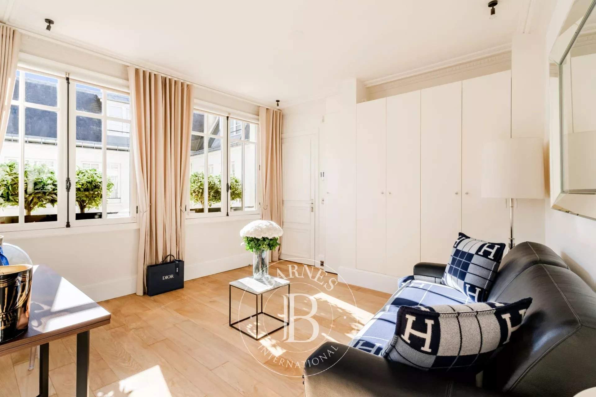 Paris  - Appartement 2 Pi&egrave;ces, 1 Chambre - picture 2