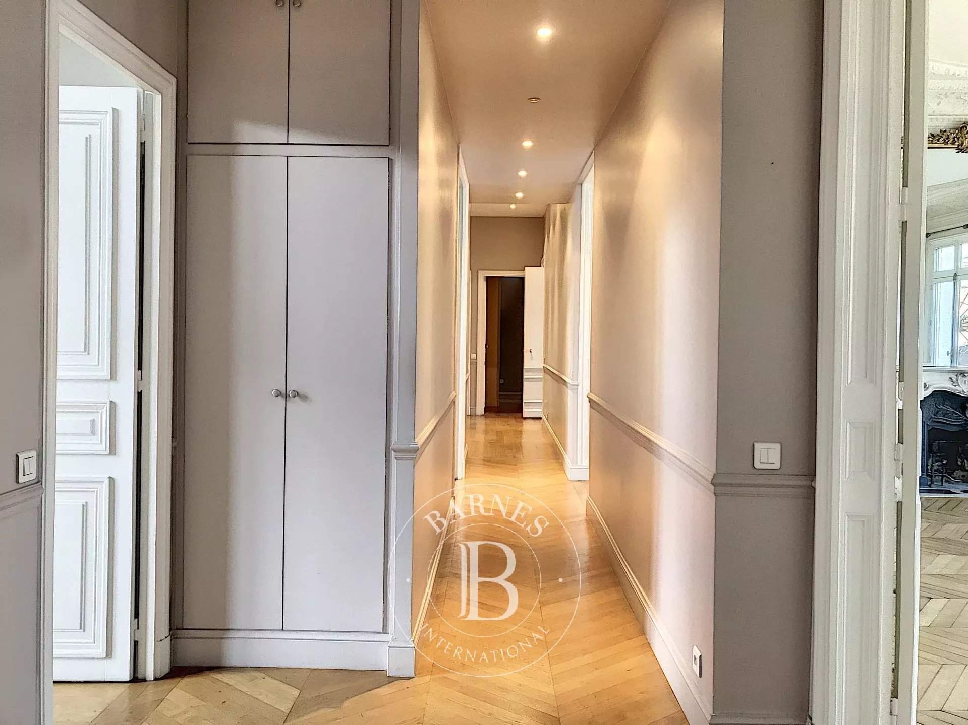 Paris  - Apartment 4 Bedrooms - picture 8