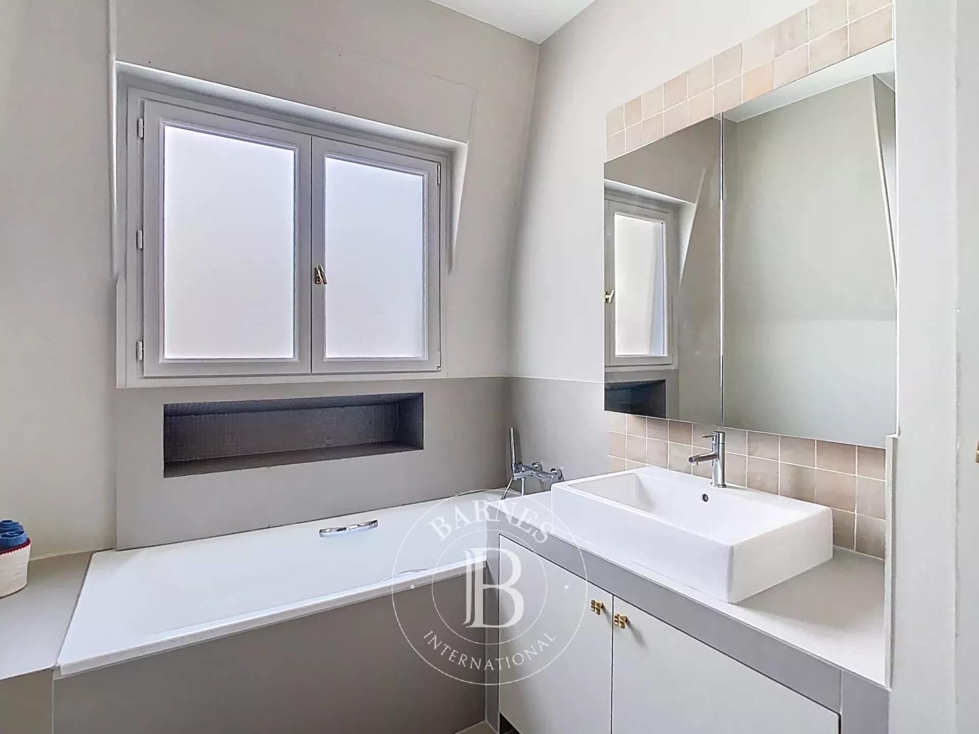 Paris  - Appartement 5 Pi&egrave;ces 3 Chambres - picture 9