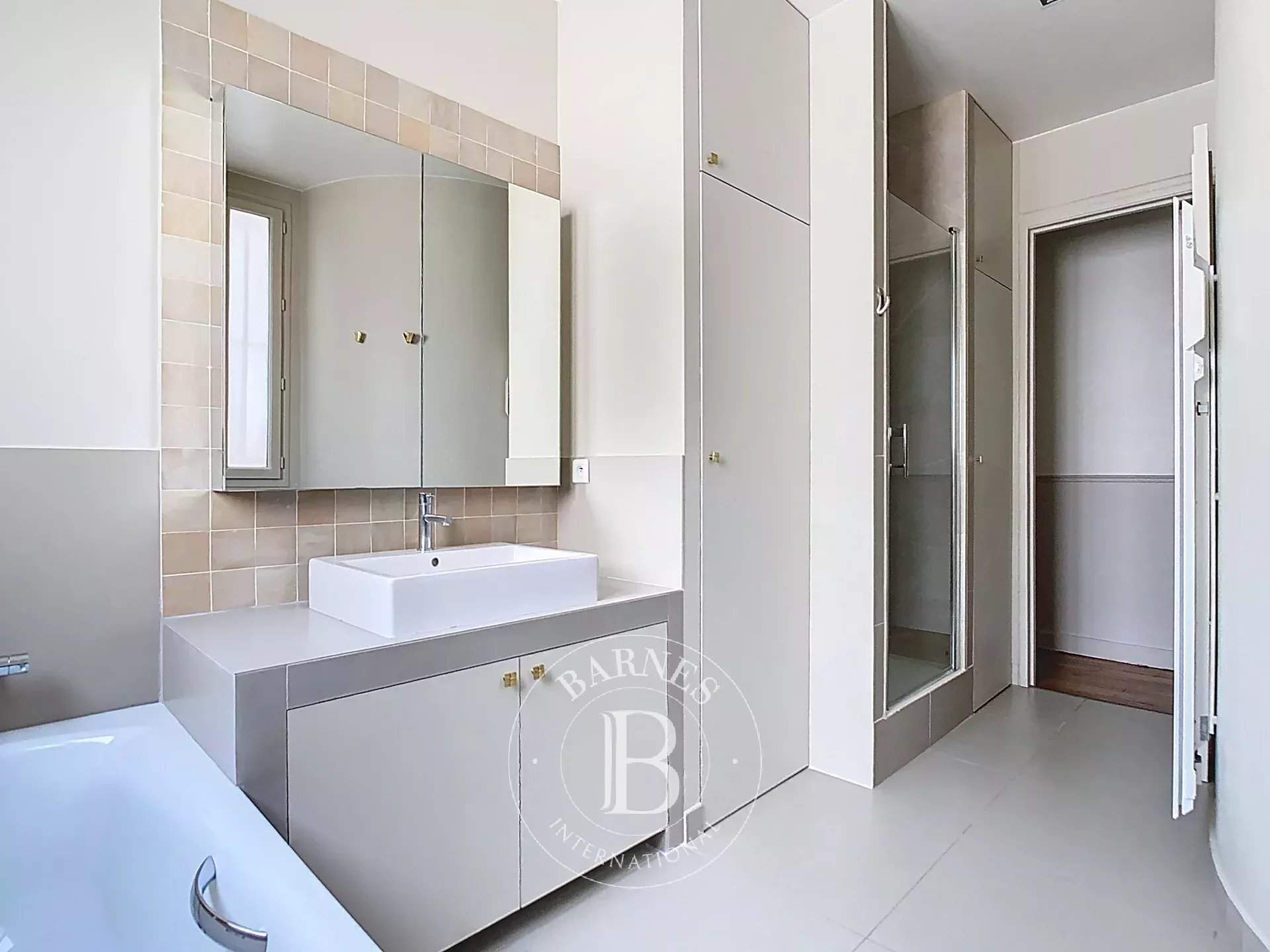 Paris  - Appartement 5 Pi&egrave;ces 3 Chambres - picture 10