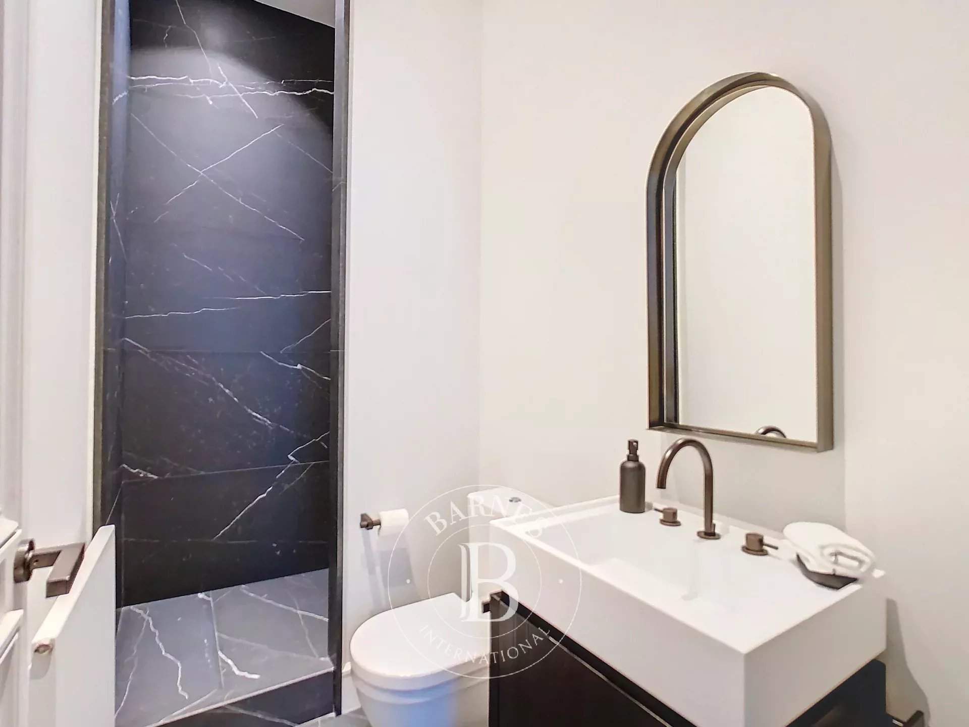 Paris  - Appartement 8 Pi&egrave;ces 5 Chambres - picture 16