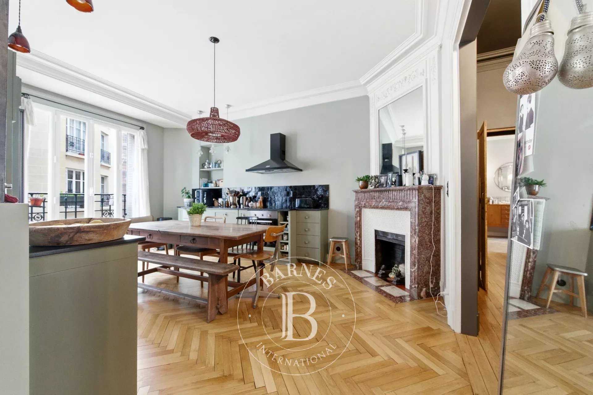Paris  - Appartement 5 Pi&egrave;ces 3 Chambres