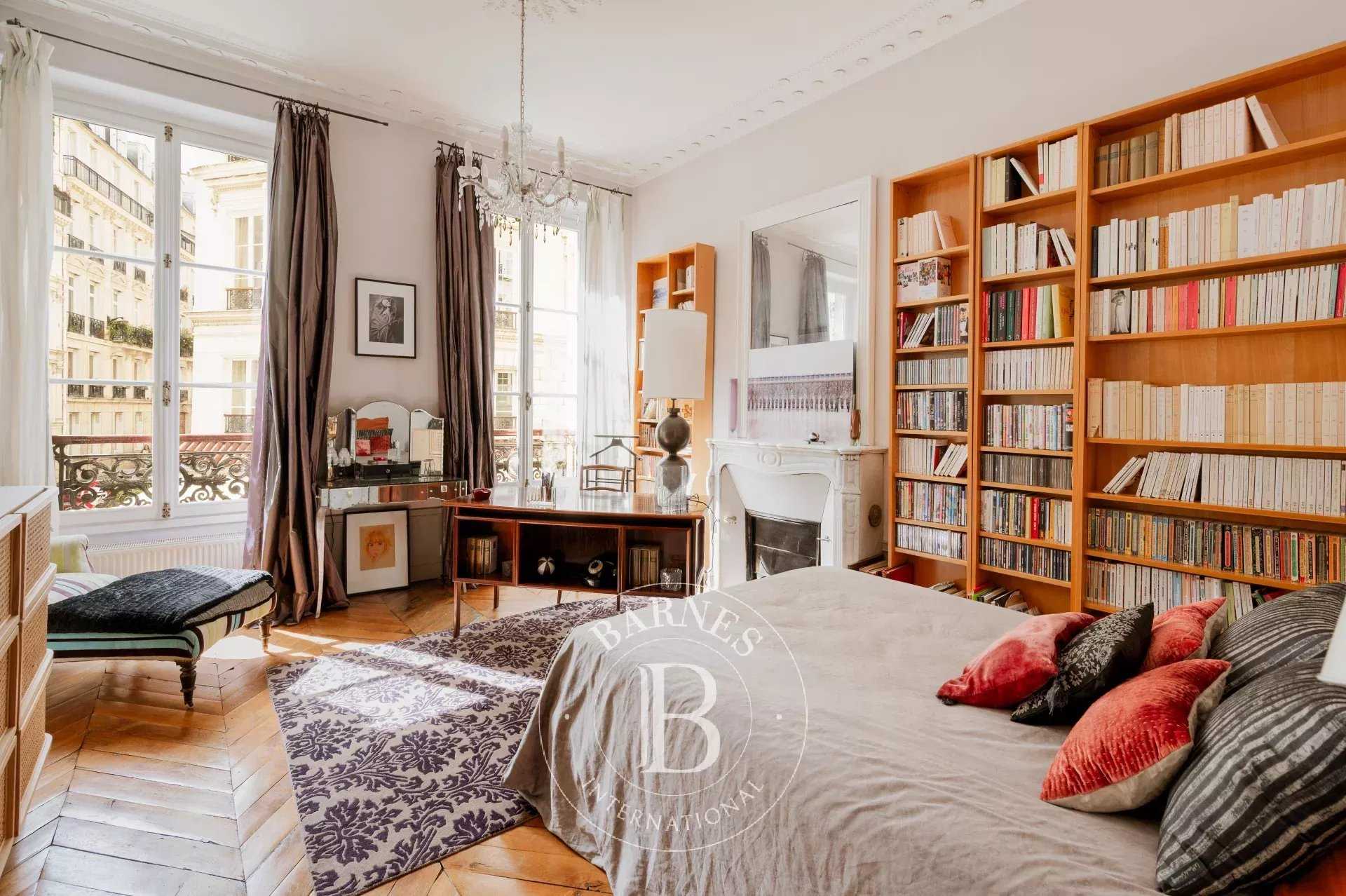 Paris  - Appartement 5 Pi&egrave;ces 3 Chambres