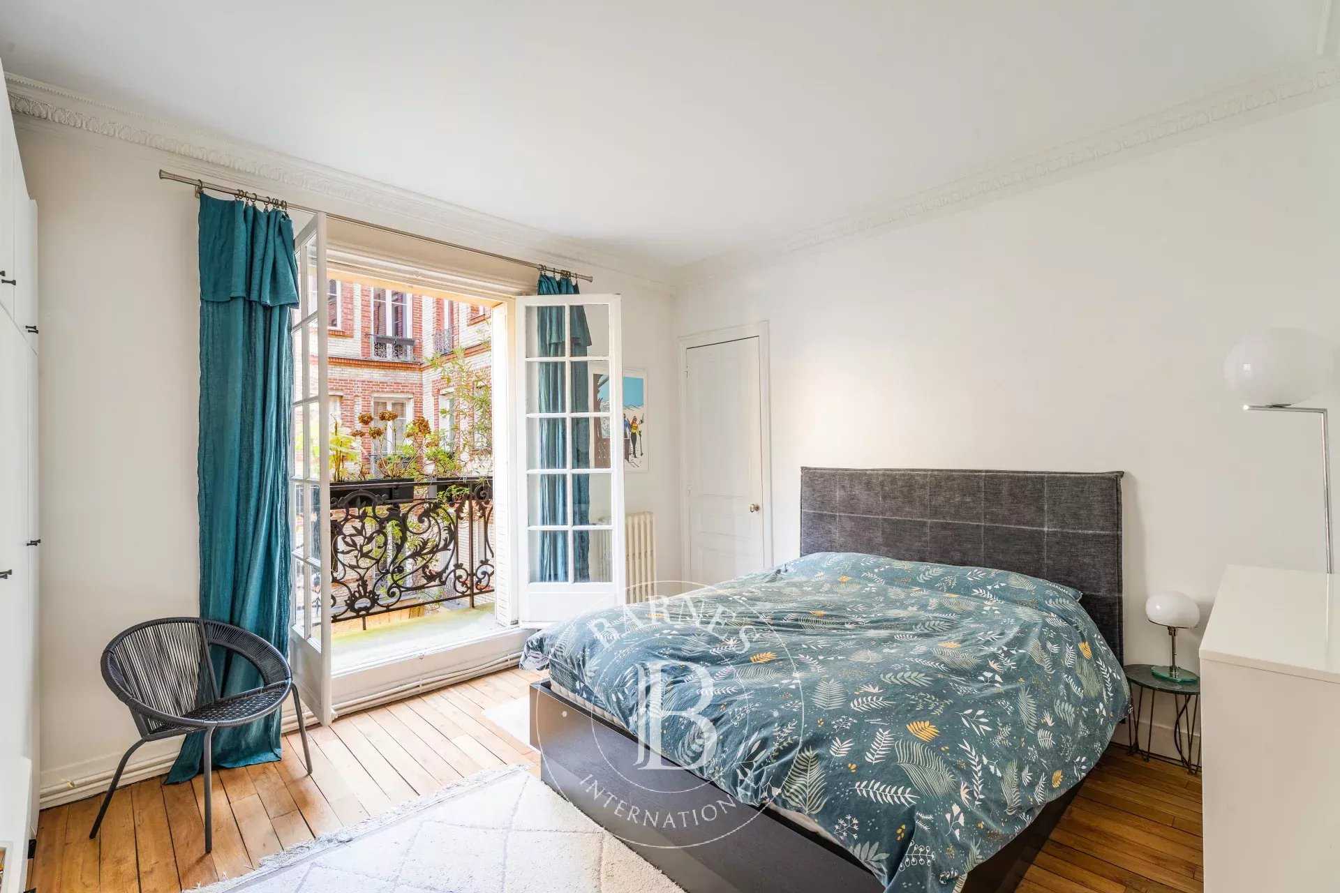 Paris  - Appartement 4 Pi&egrave;ces 2 Chambres