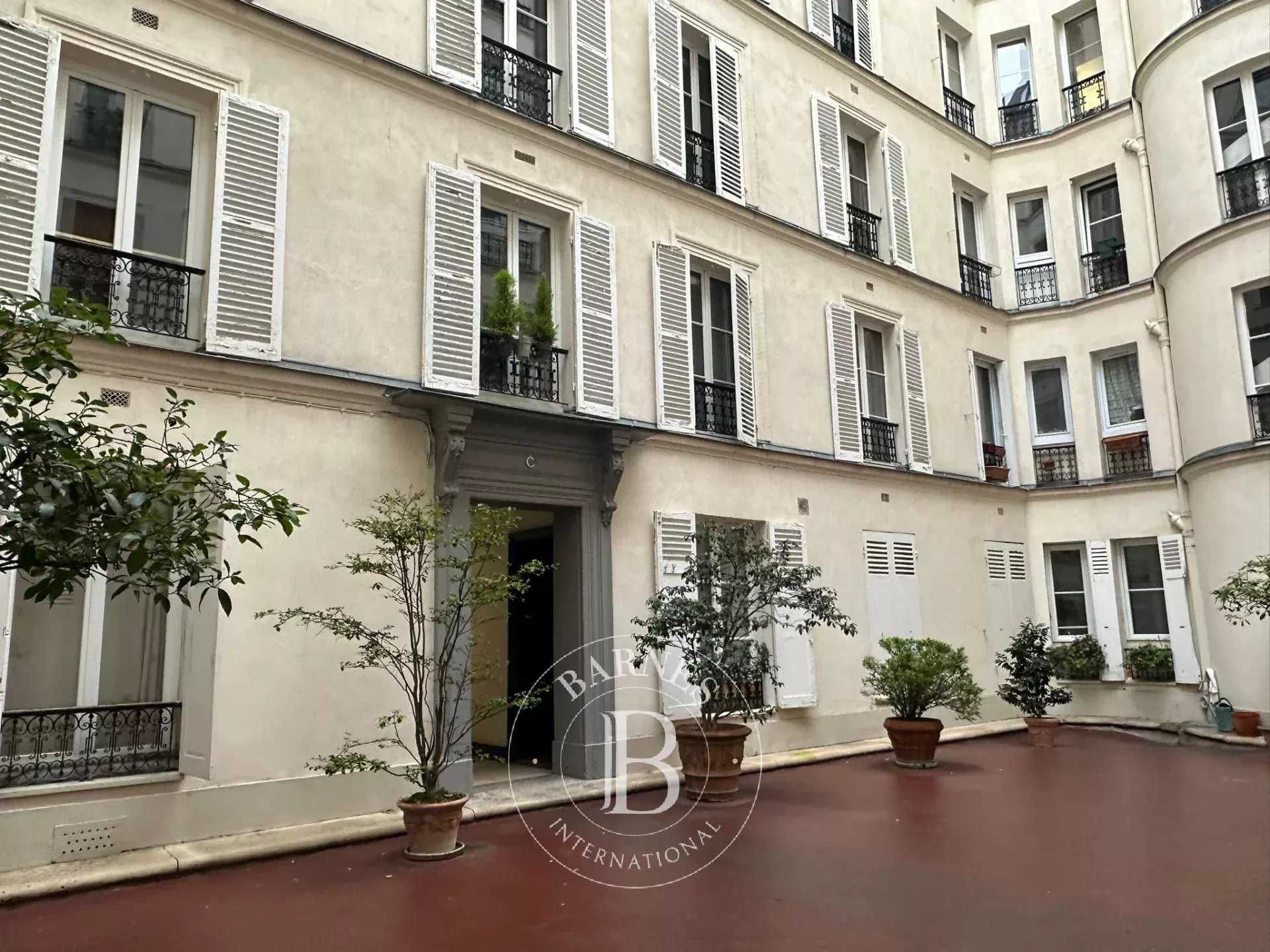 Paris  - Appartement 5 Pi&egrave;ces 3 Chambres