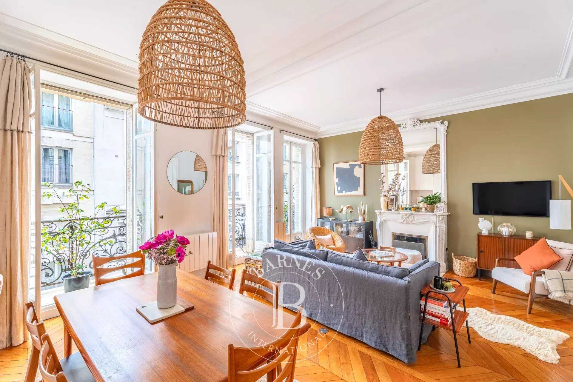 Paris  - Appartement 3 Pi&egrave;ces 2 Chambres