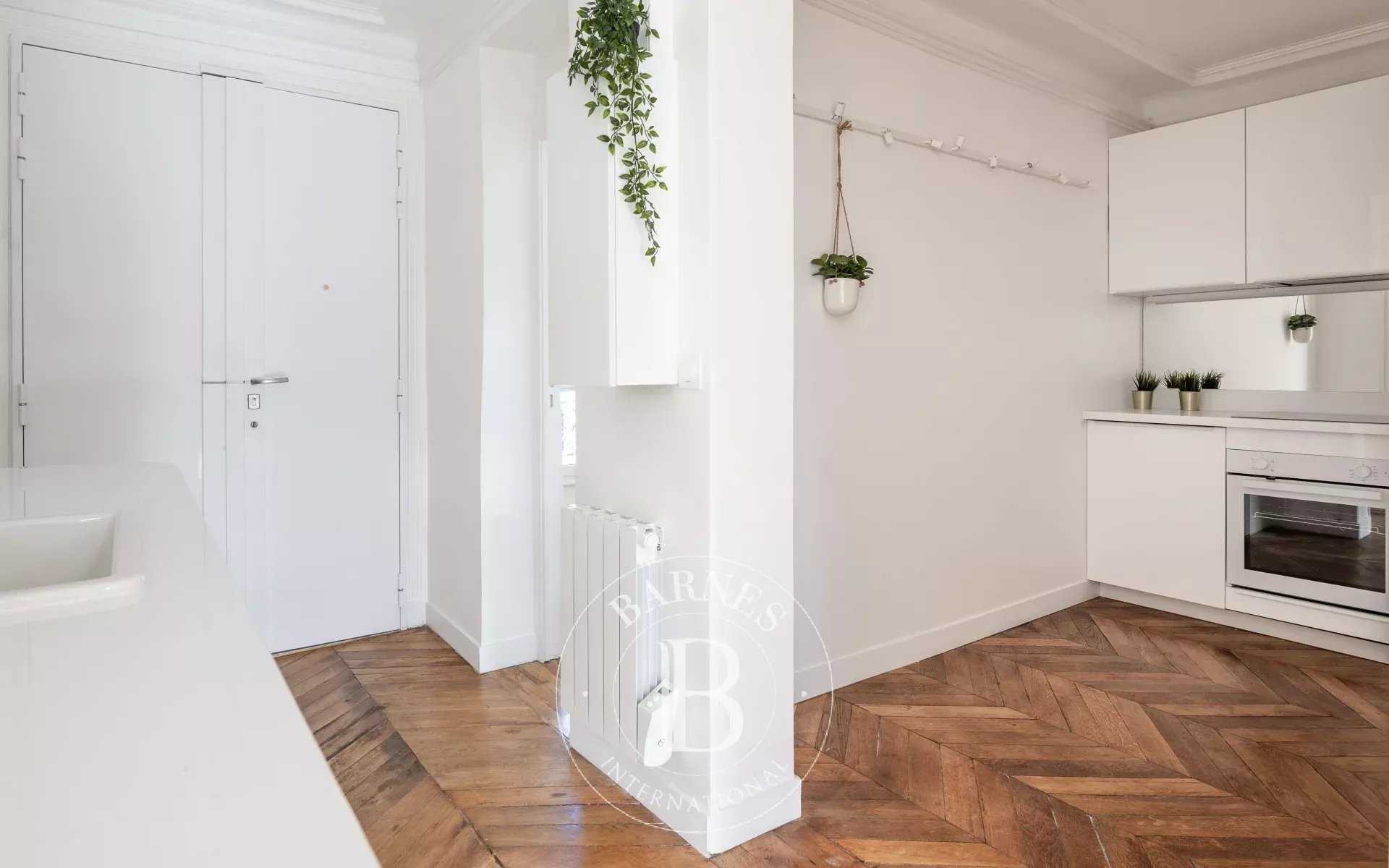 Paris  - Appartement 5 Pièces 3 Chambres