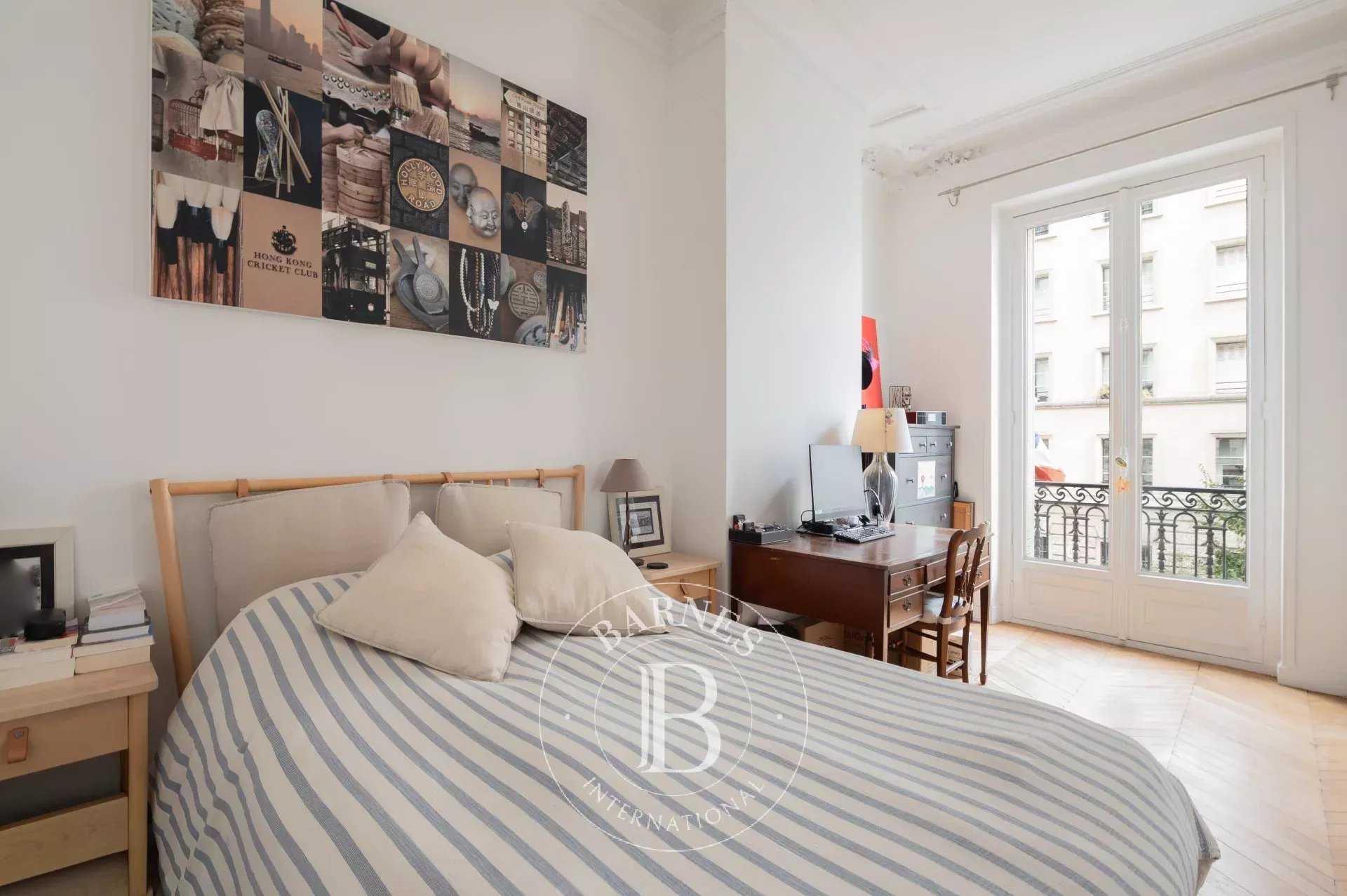 Paris  - Appartement 5 Pièces 3 Chambres