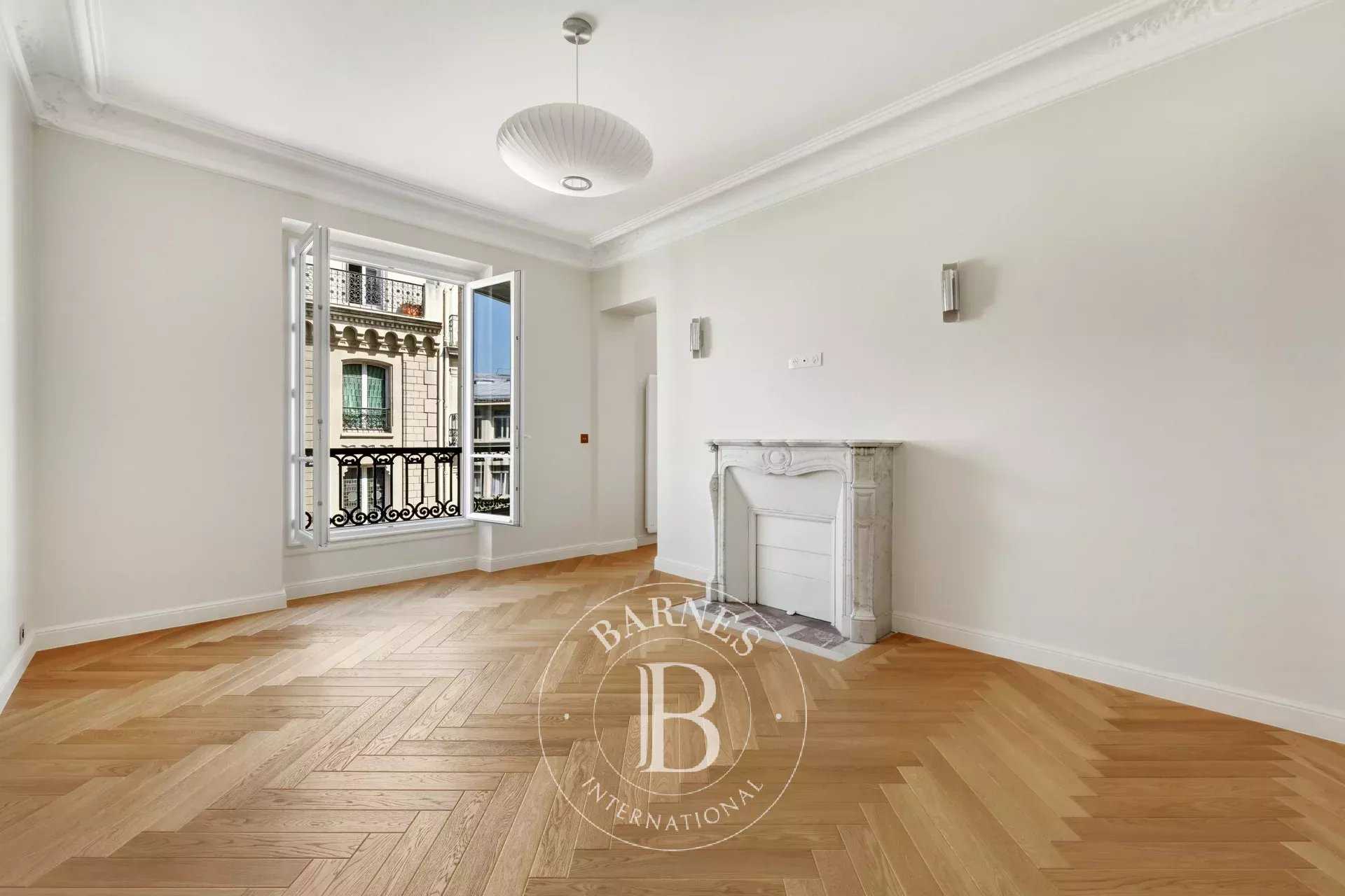 Paris  - Appartement 5 Pi&egrave;ces 3 Chambres