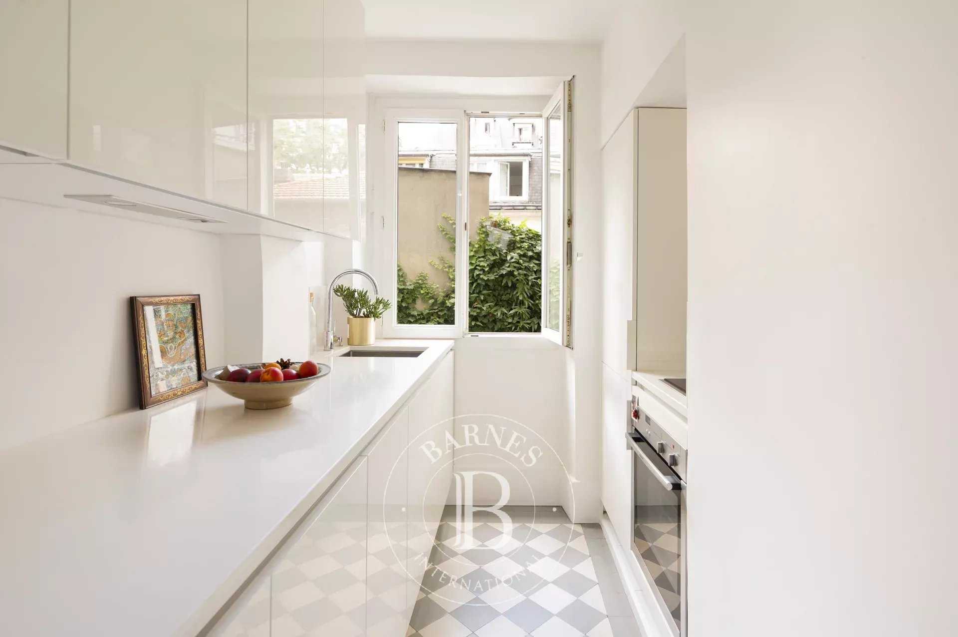 Paris  - Appartement 2 Pièces, 1 Chambre
