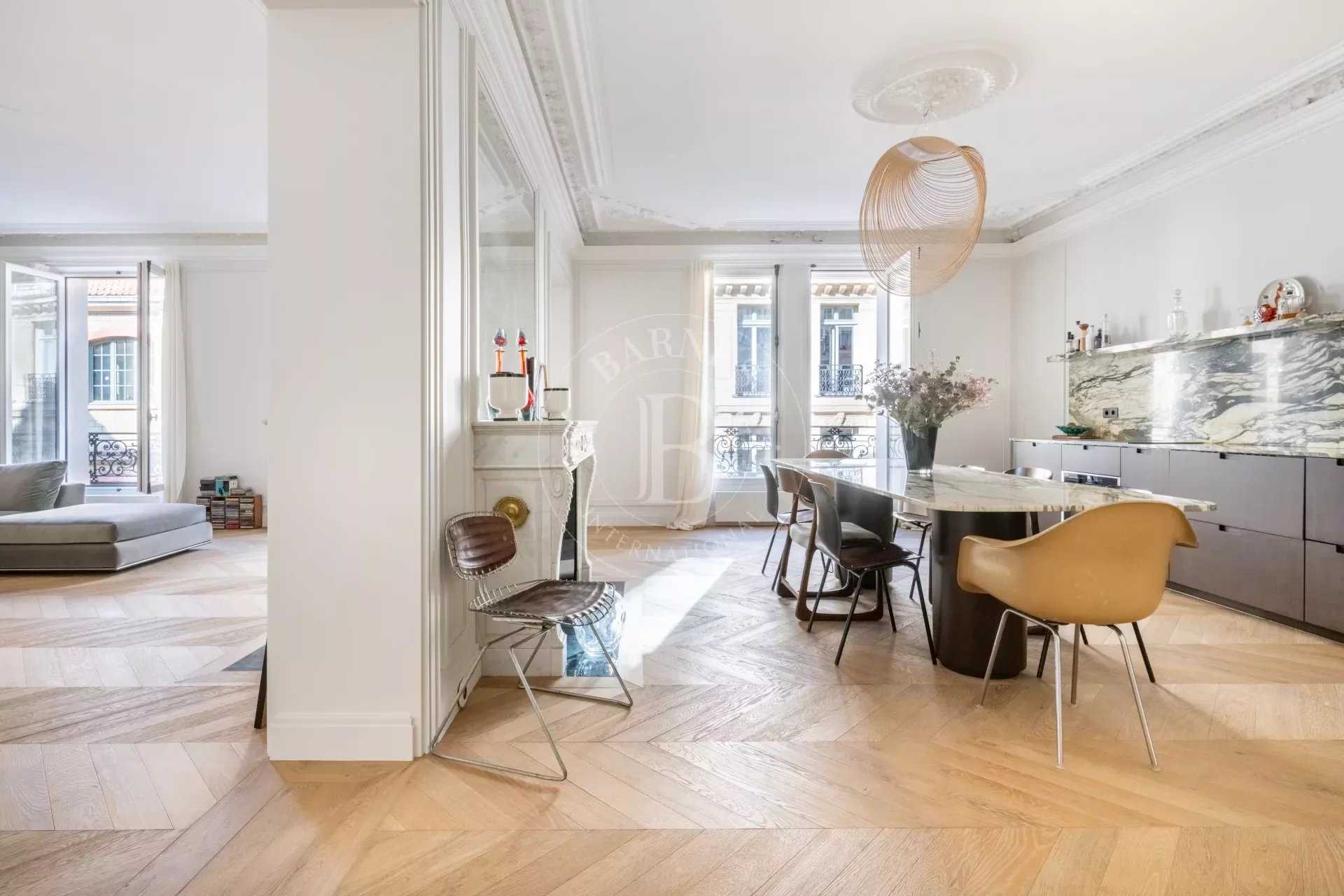 Paris  - Appartement 6 Pièces 4 Chambres