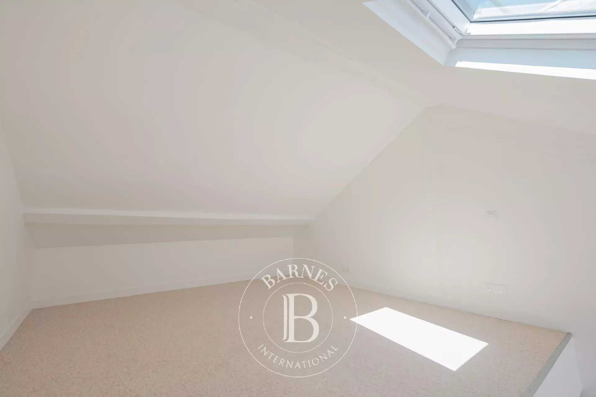 Paris  - Appartement 4 Pièces, 1 Chambre