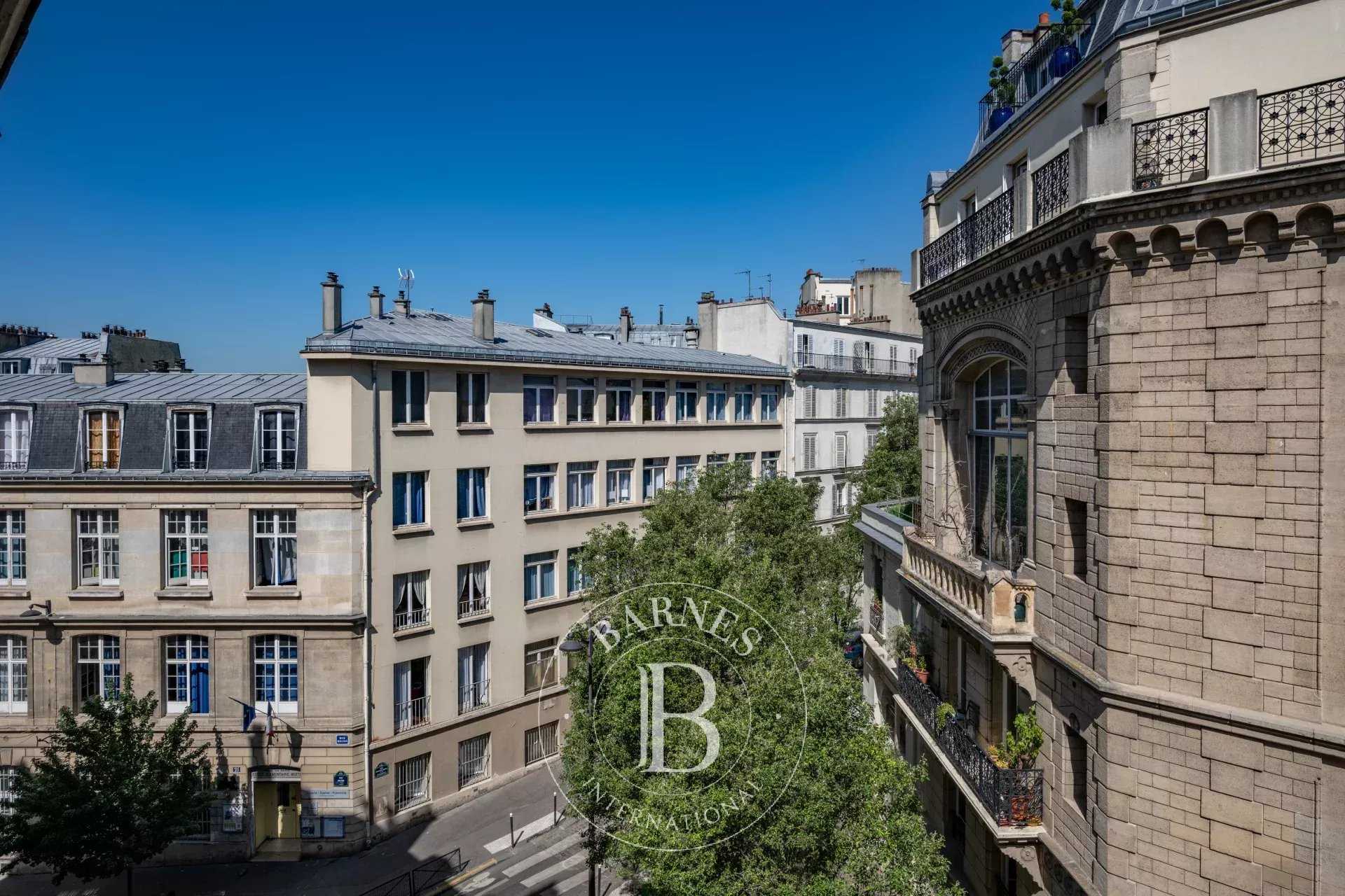 Paris  - Appartement 5 Pi&egrave;ces 3 Chambres