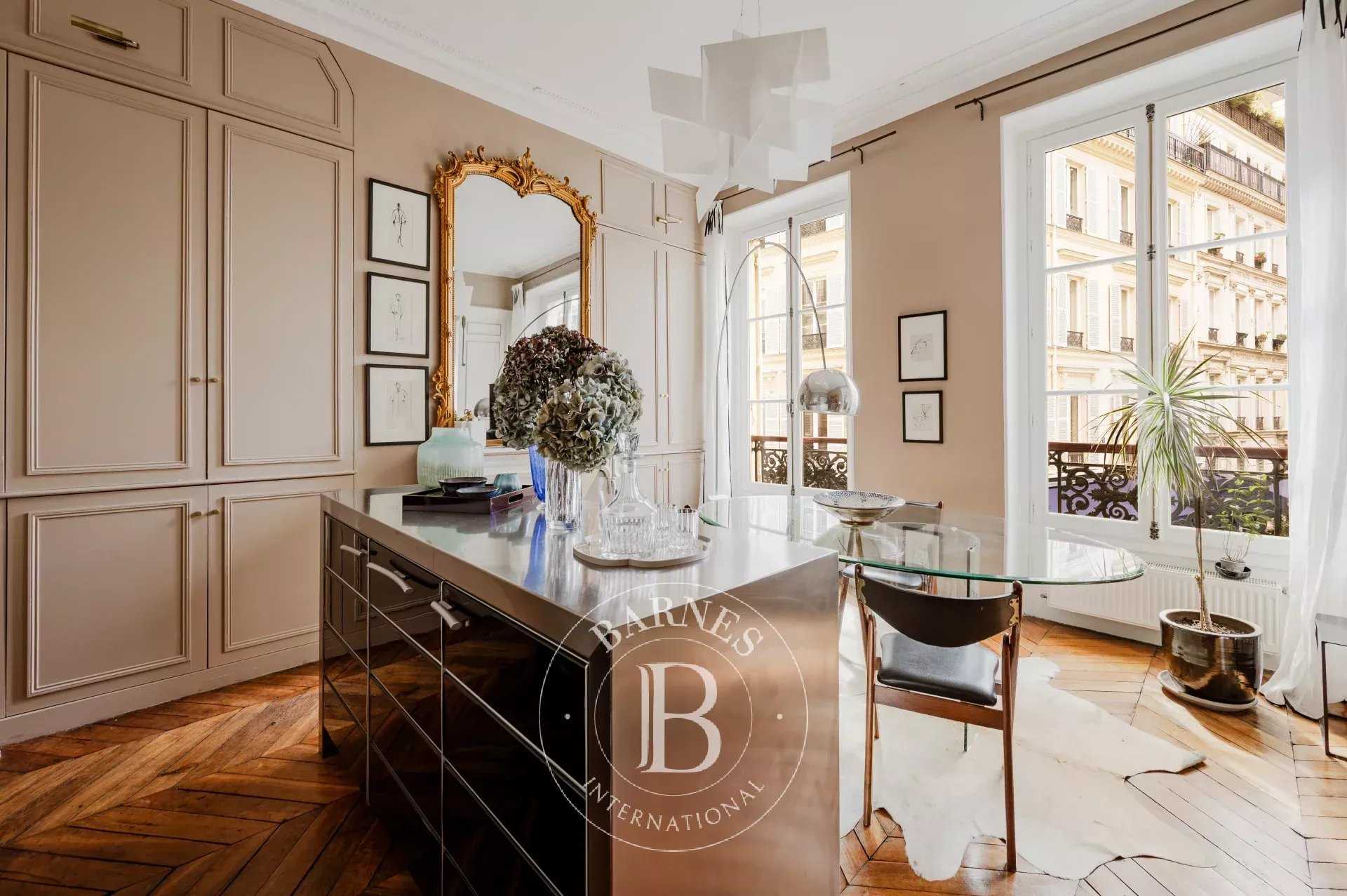 Paris  - Appartement 5 Pi&egrave;ces 3 Chambres