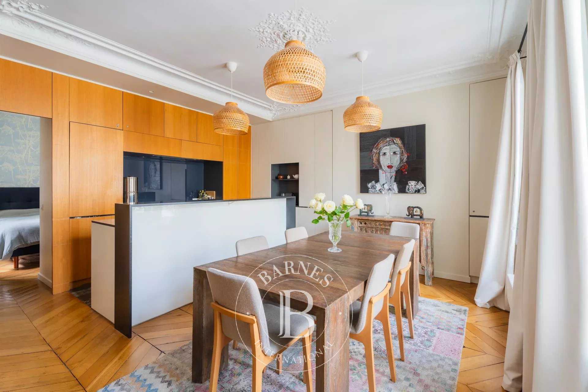 Paris  - Appartement 5 Pi&egrave;ces 3 Chambres