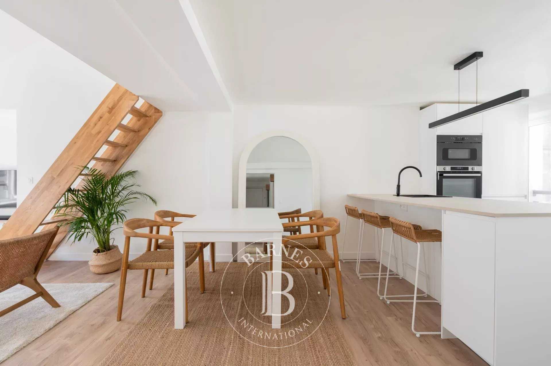 Paris  - Appartement 4 Pièces, 1 Chambre