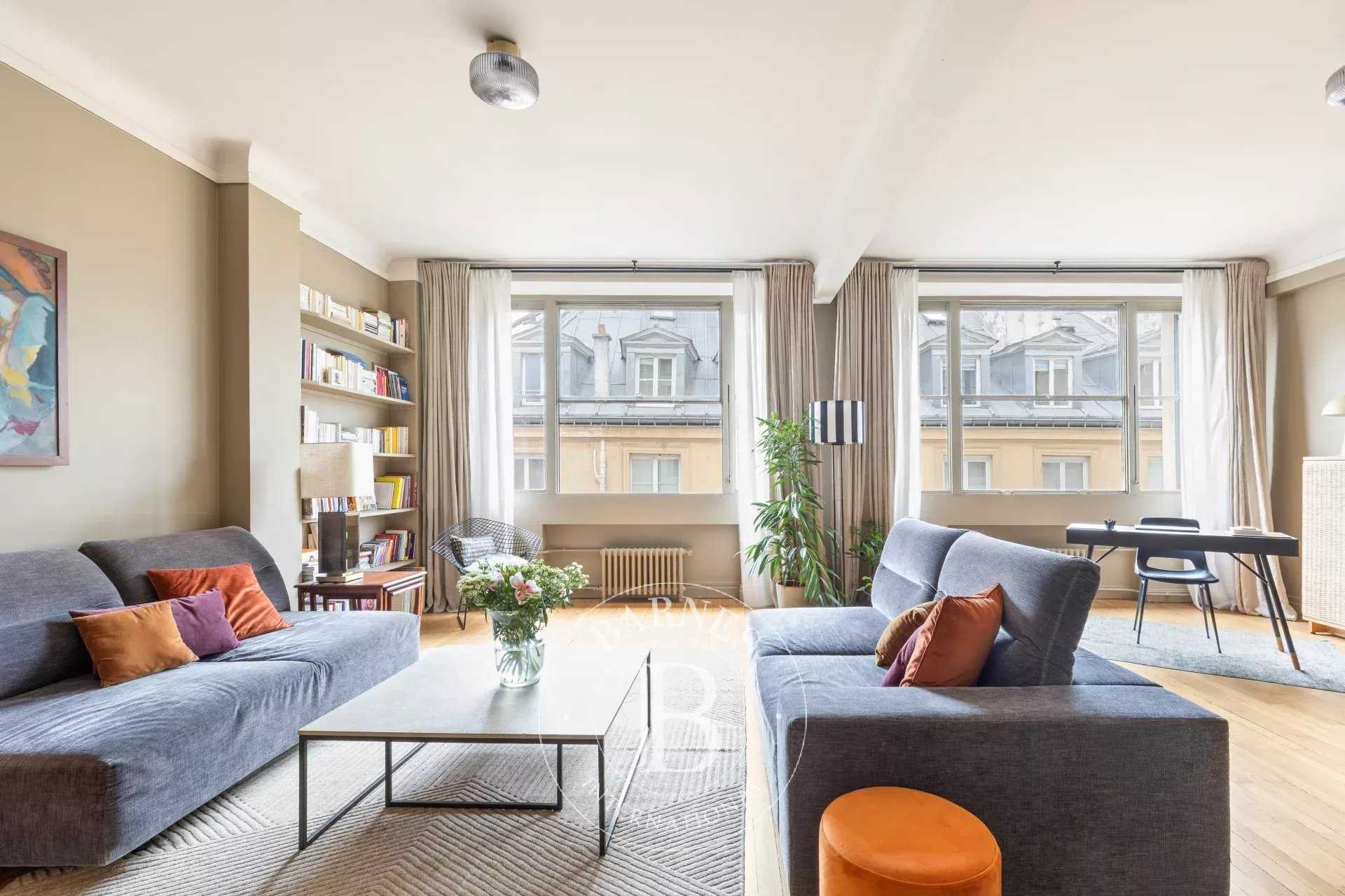 Paris  - Appartement 5 Pi&egrave;ces 2 Chambres