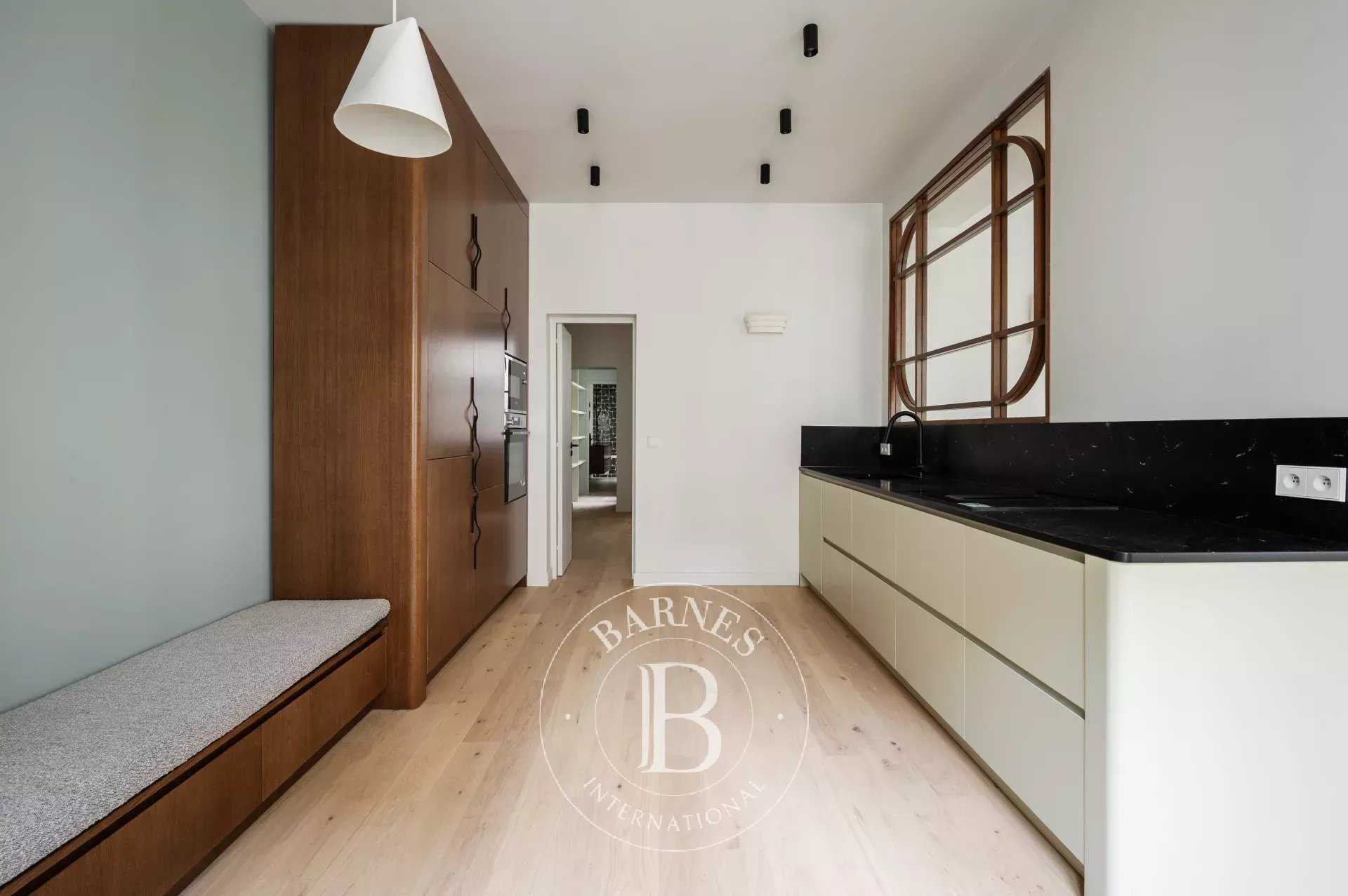 Paris  - Appartement 6 Pi&egrave;ces 4 Chambres