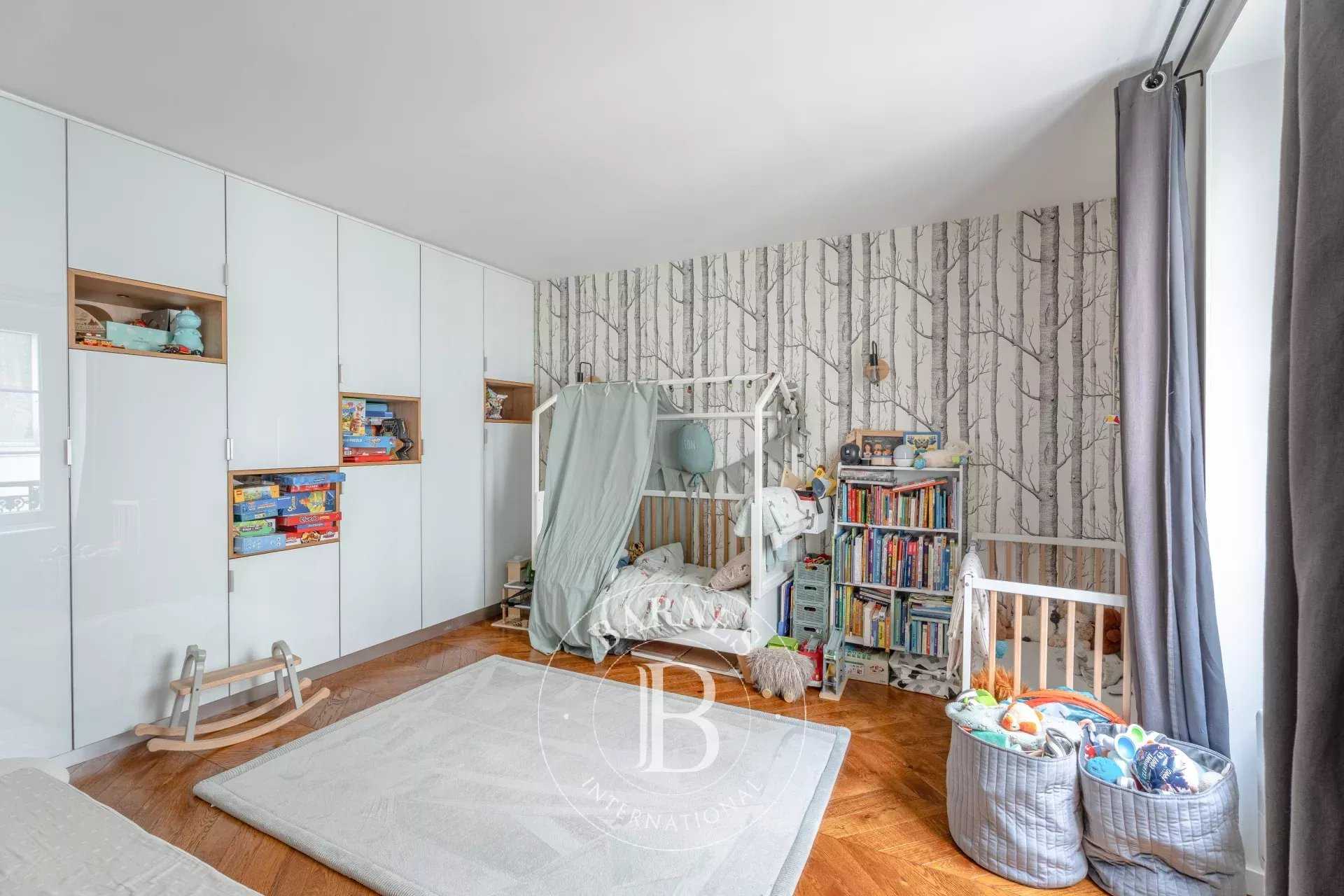 Paris  - Appartement 3 Pi&egrave;ces 2 Chambres