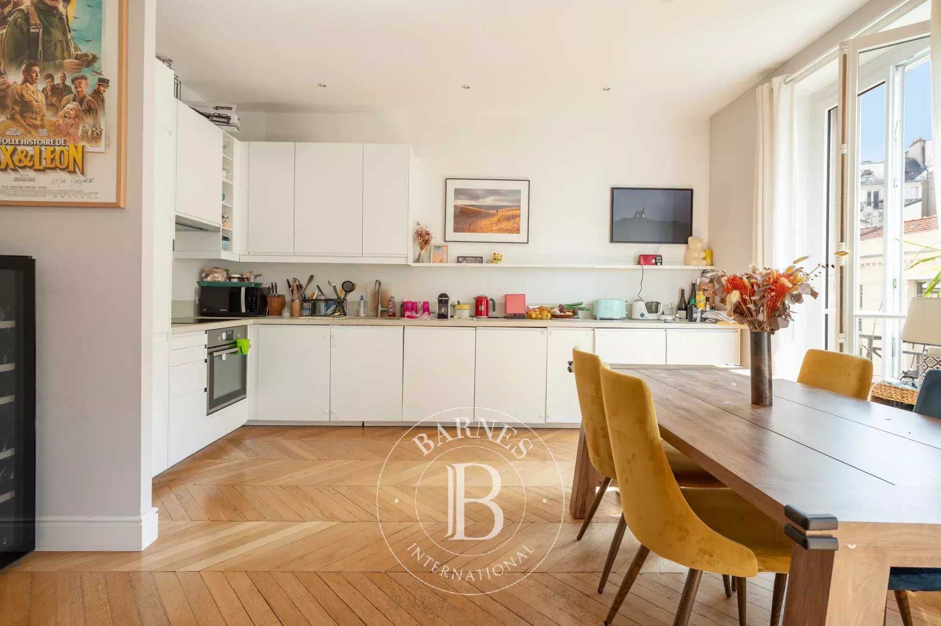 Paris  - Appartement 5 Pièces 3 Chambres